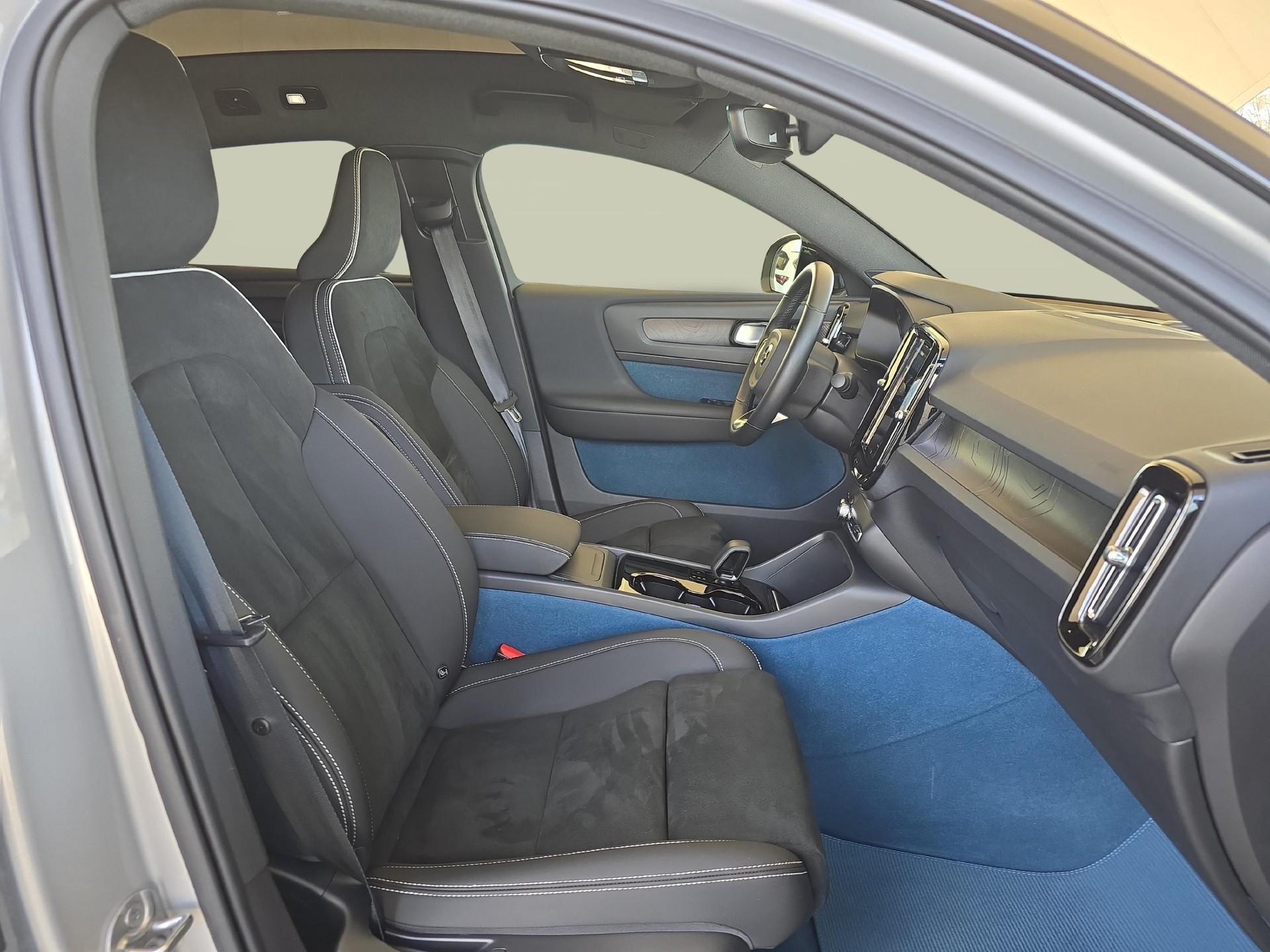 VOLVO C40 P8 Twin Recharge AWD-image-10