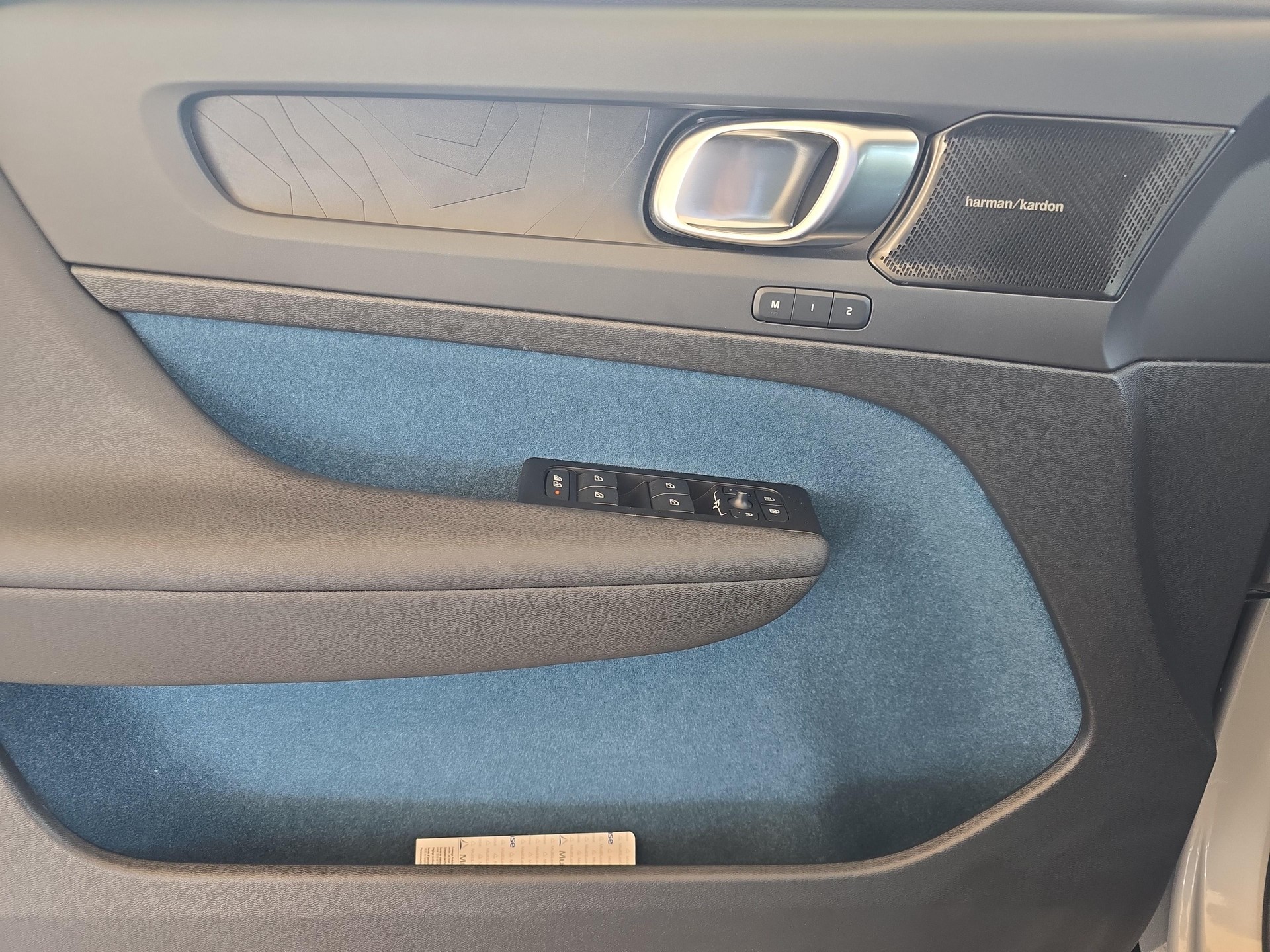 VOLVO C40 P8 Twin Recharge AWD-image-17
