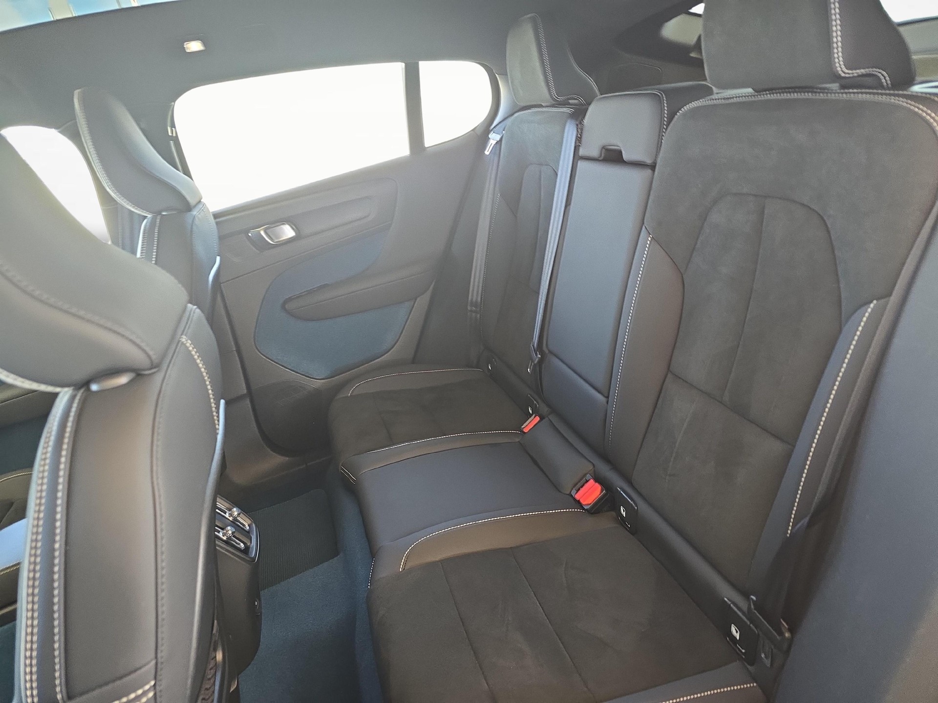 VOLVO C40 P8 Twin Recharge AWD-image-11