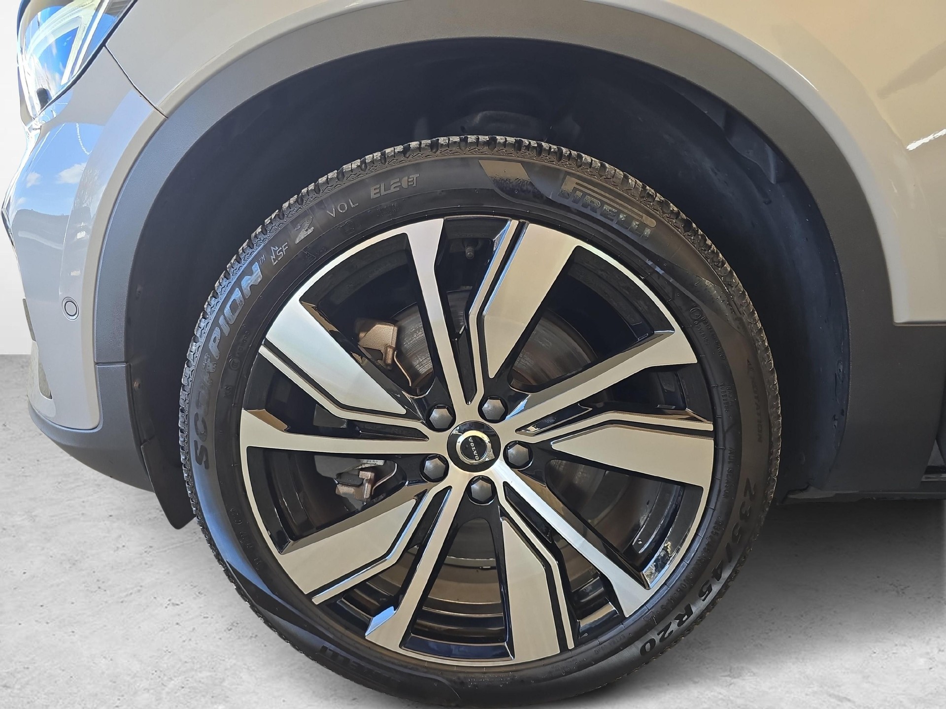 VOLVO C40 P8 Twin Recharge AWD-image-19