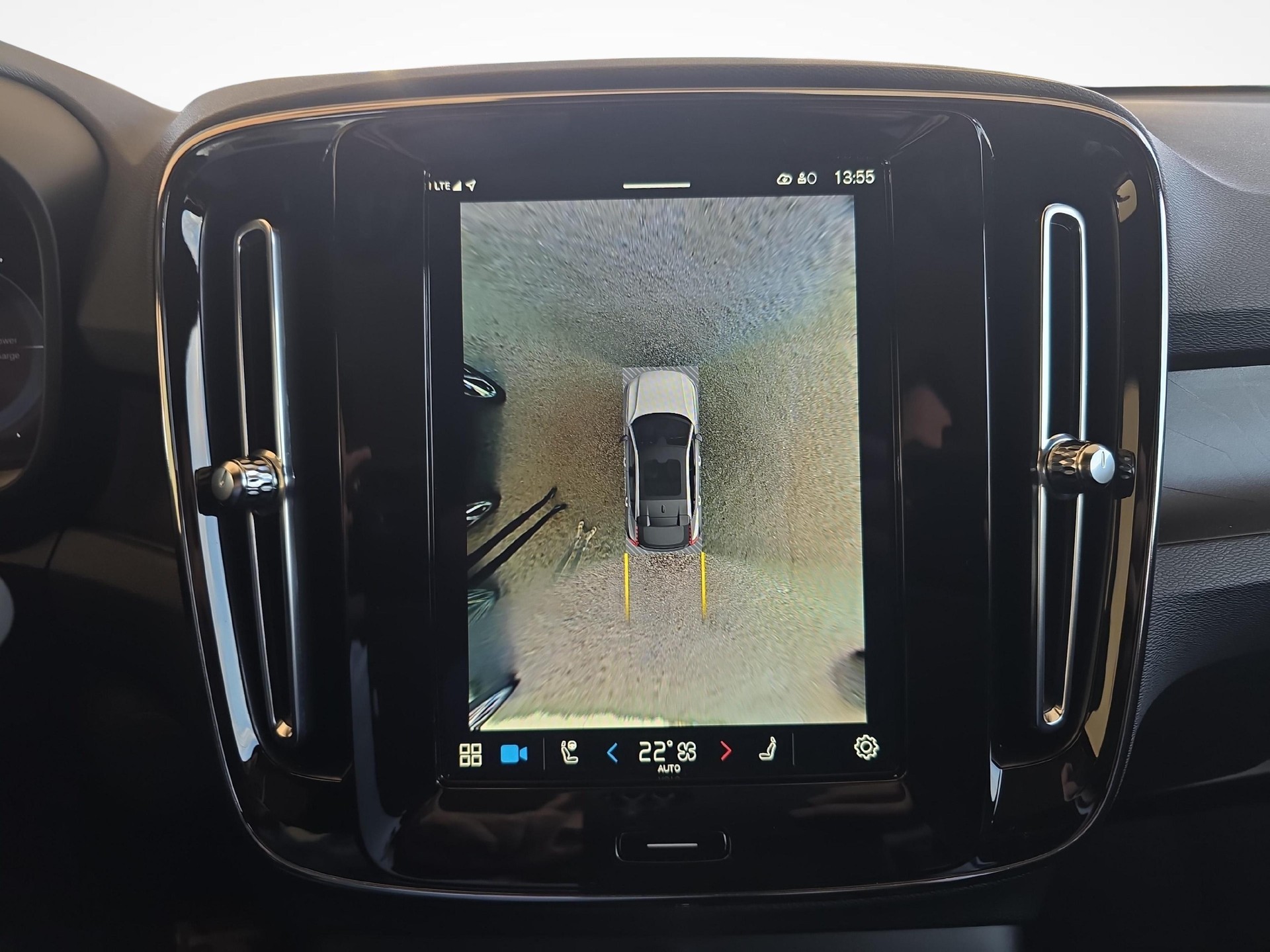 VOLVO C40 P8 Twin Recharge AWD-image-13