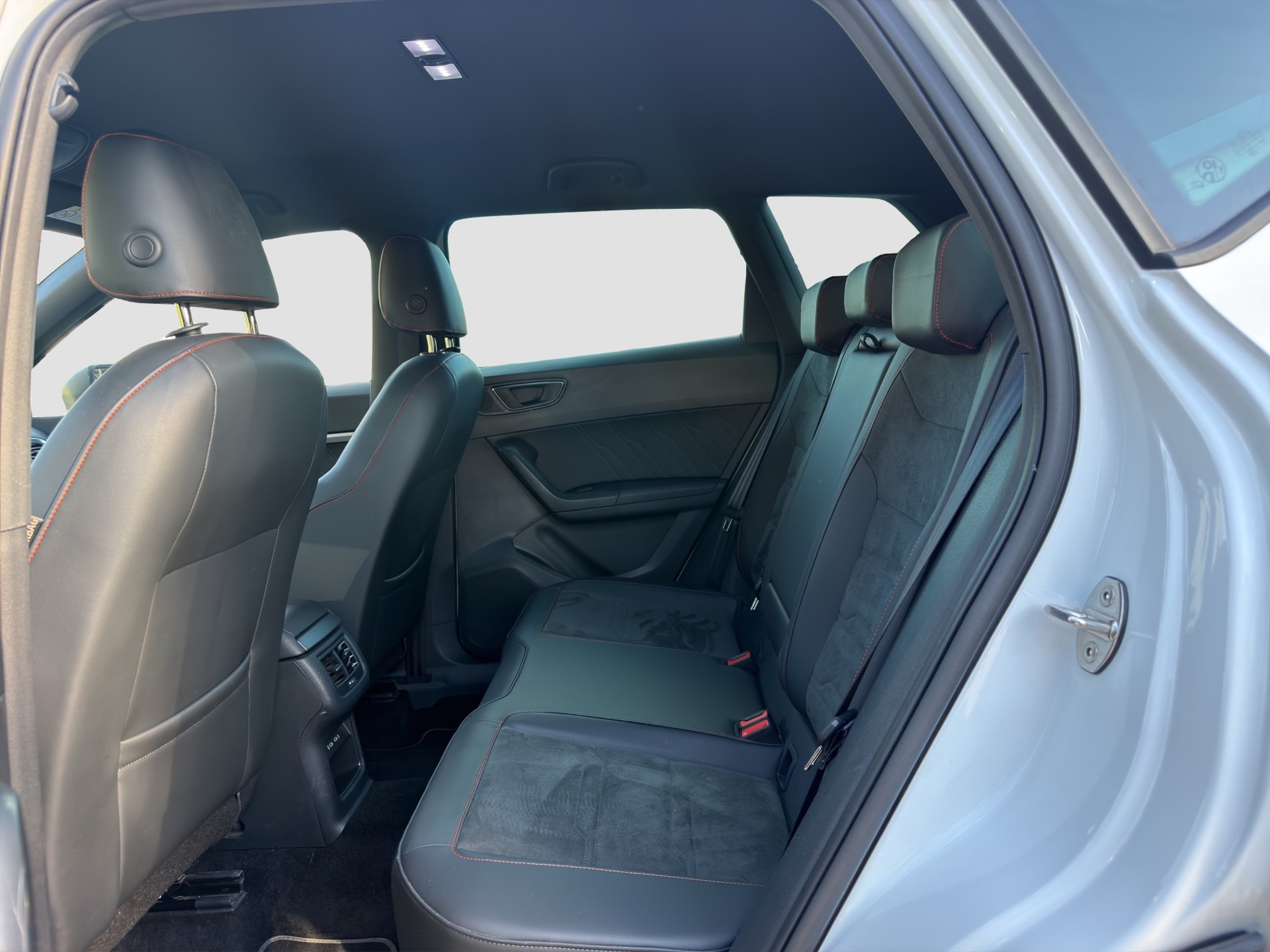 SEAT Ateca 2.0 TDI CR Hola FR DSG 4Drive-image-12