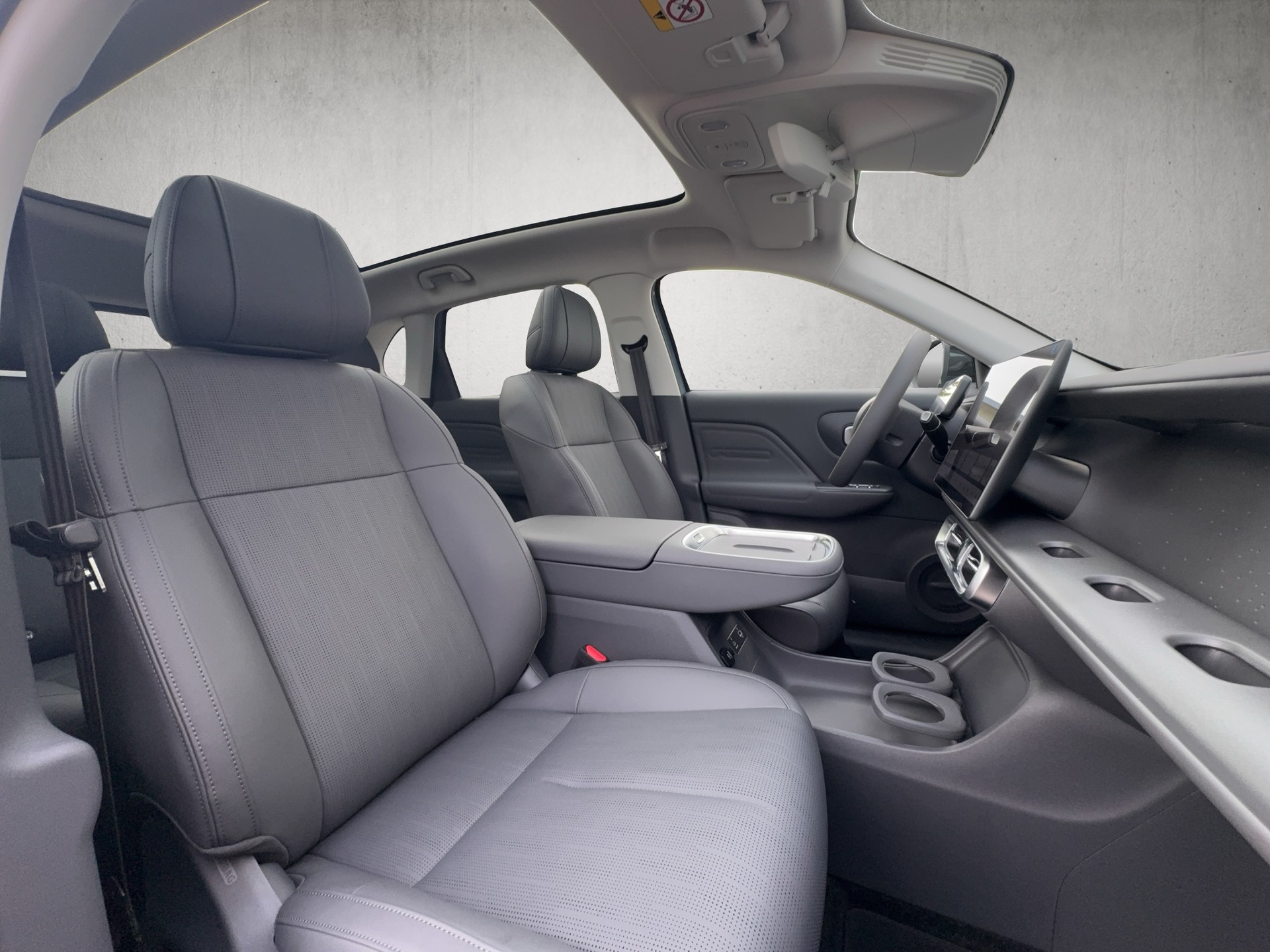 LEAPMOTOR B10 EV-image-12