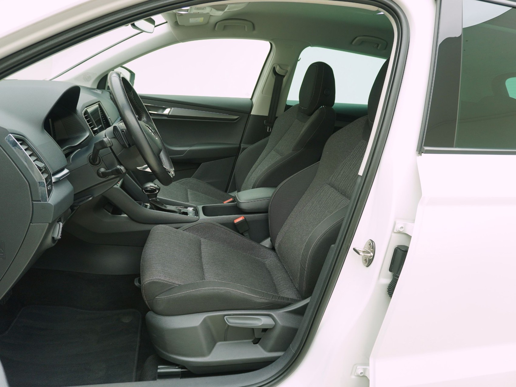 SKODA Karoq 1.5 TSI DSG Style-image-8
