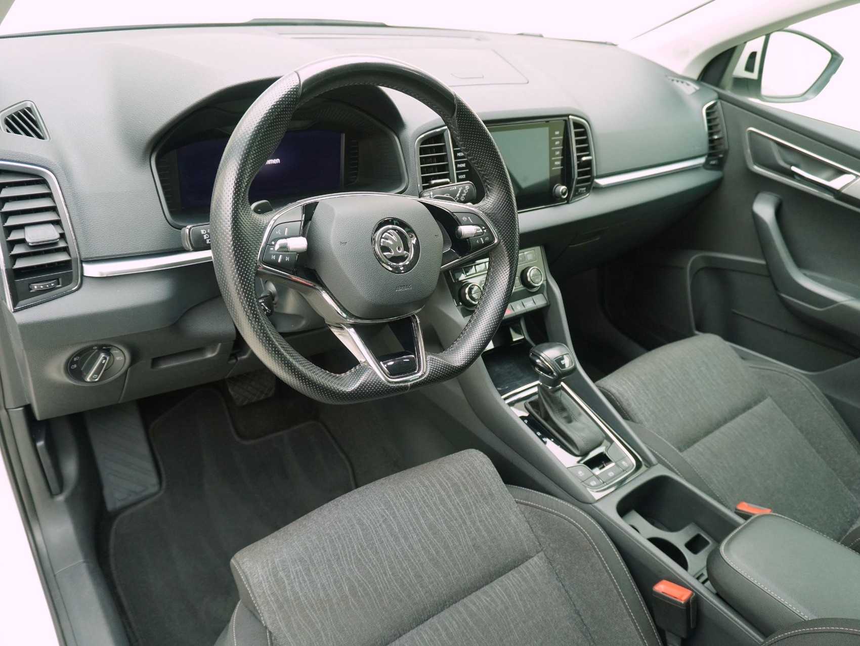 SKODA Karoq 1.5 TSI DSG Style-image-9