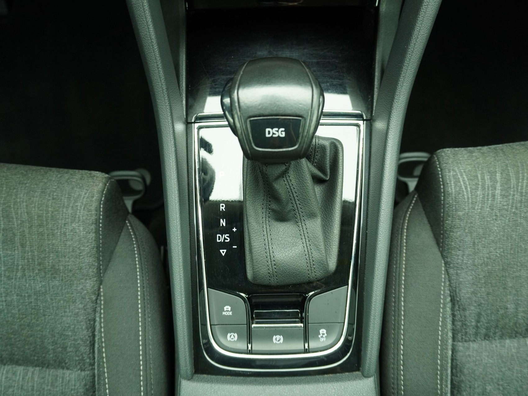 SKODA Karoq 1.5 TSI DSG Style-image-14