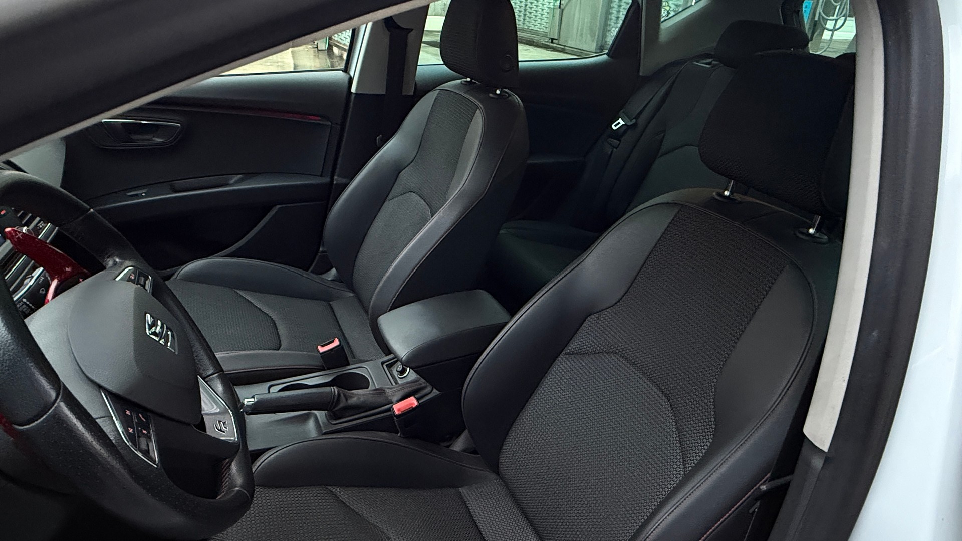 SEAT Leon 1.8 TSI FR DSG-image-9