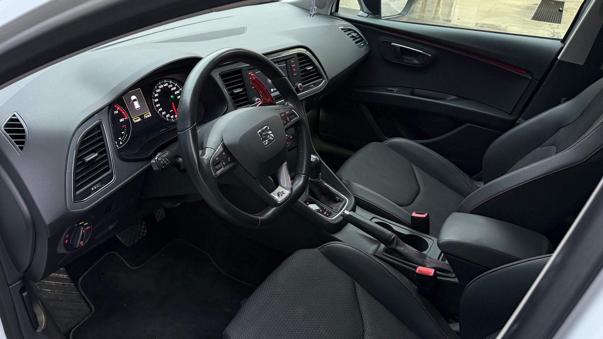 SEAT Leon 1.8 TSI FR DSG-image-8