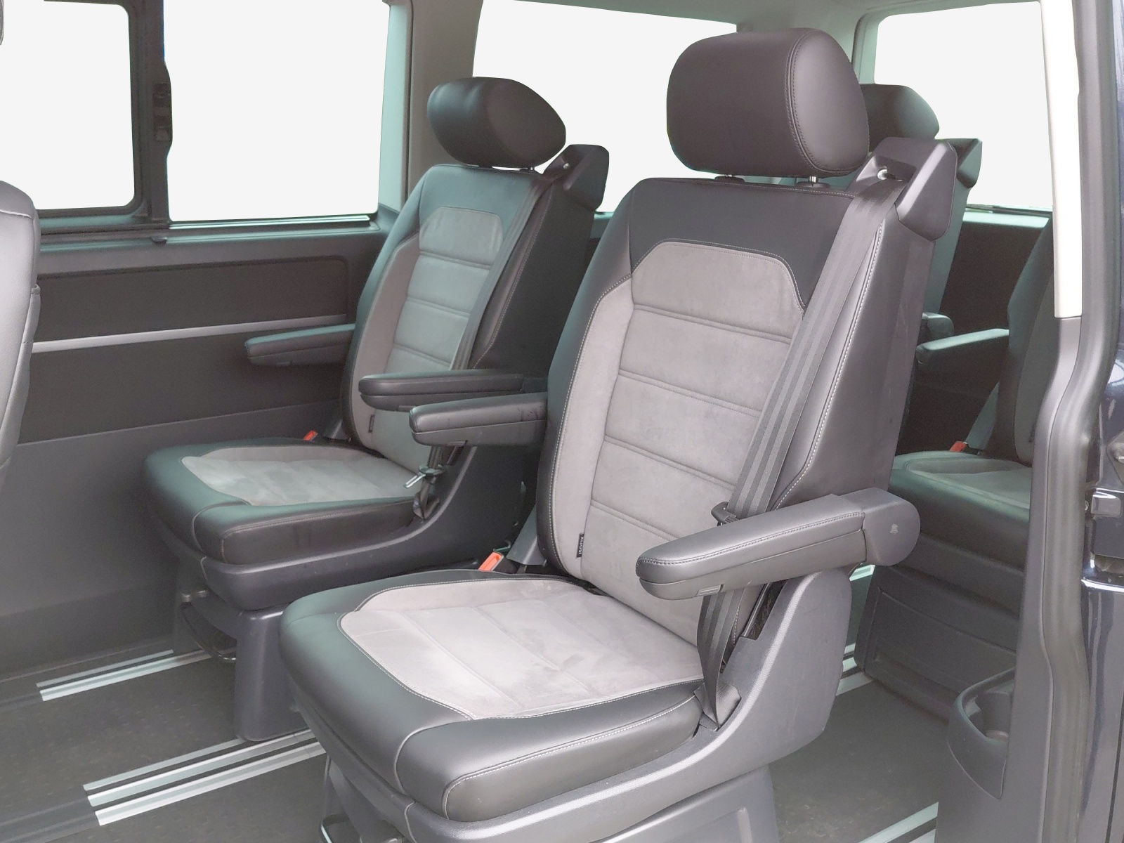 VW T6.1 Multivan 2.0 Bi-TDI Generation Six DSG-image-11