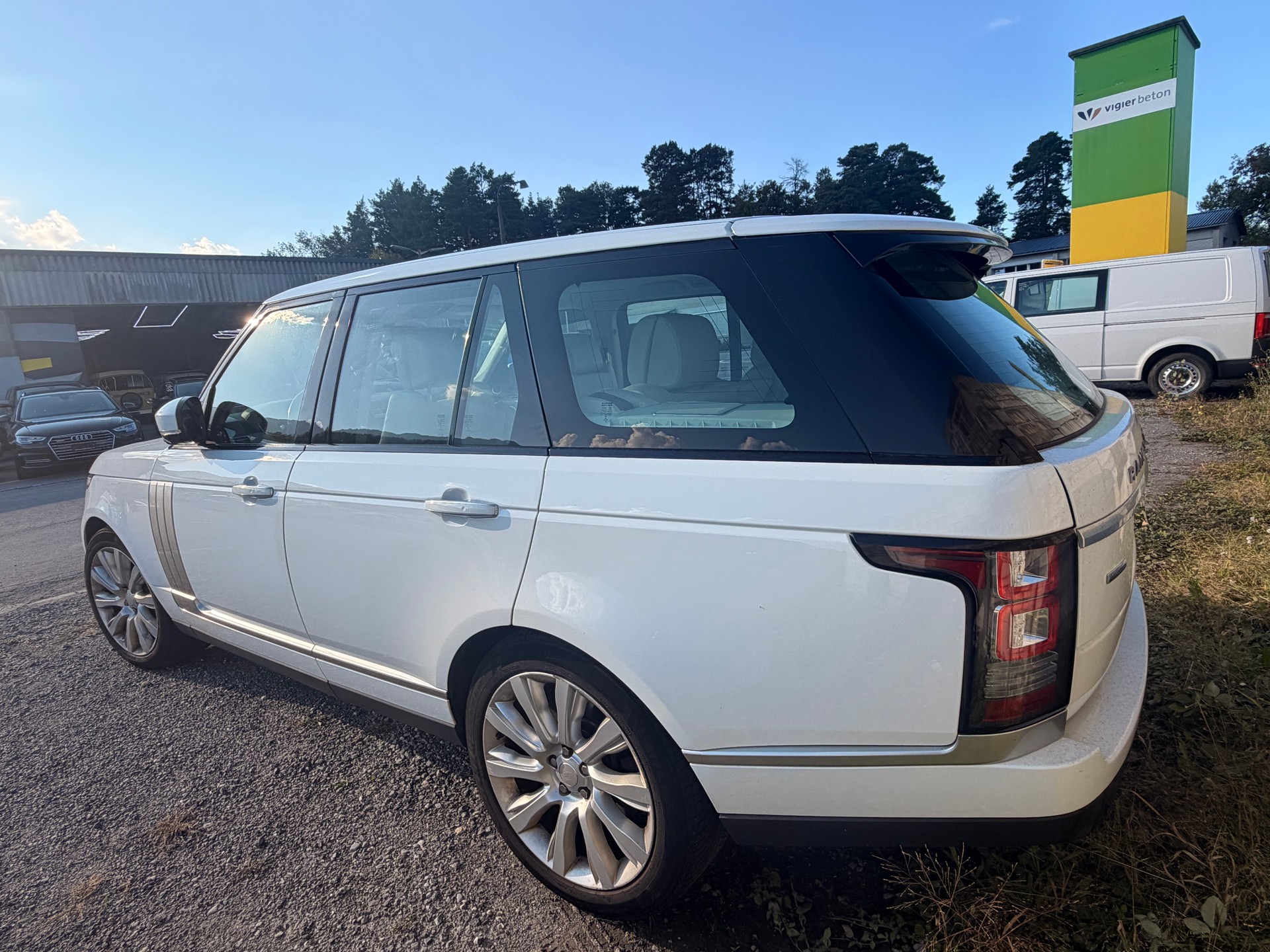 LAND ROVER Range Rover 4.4 SDV8 Autobiography Automatic-image-2