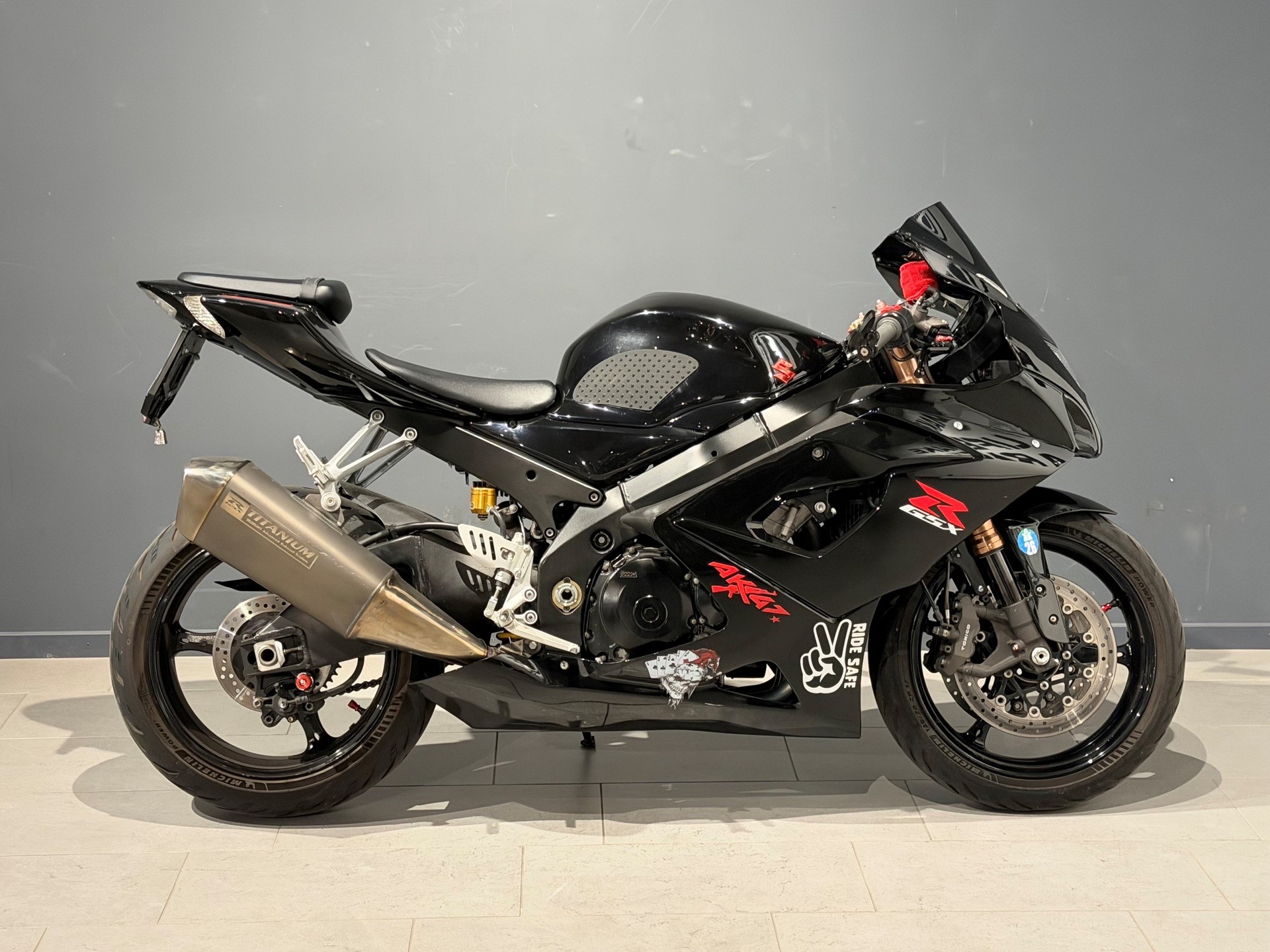 SUZUKI GSX-R 1000 K5/K6