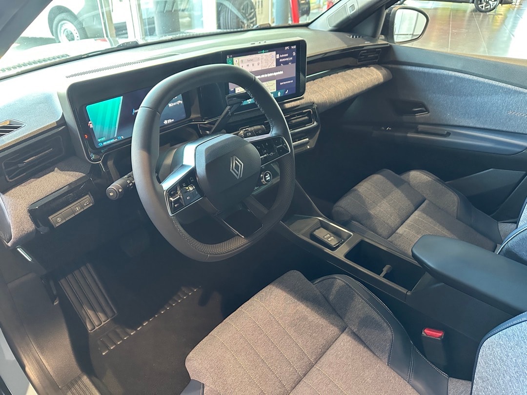 RENAULT R4 E-Tech Comfort Range 52 kWh Techno-image-10