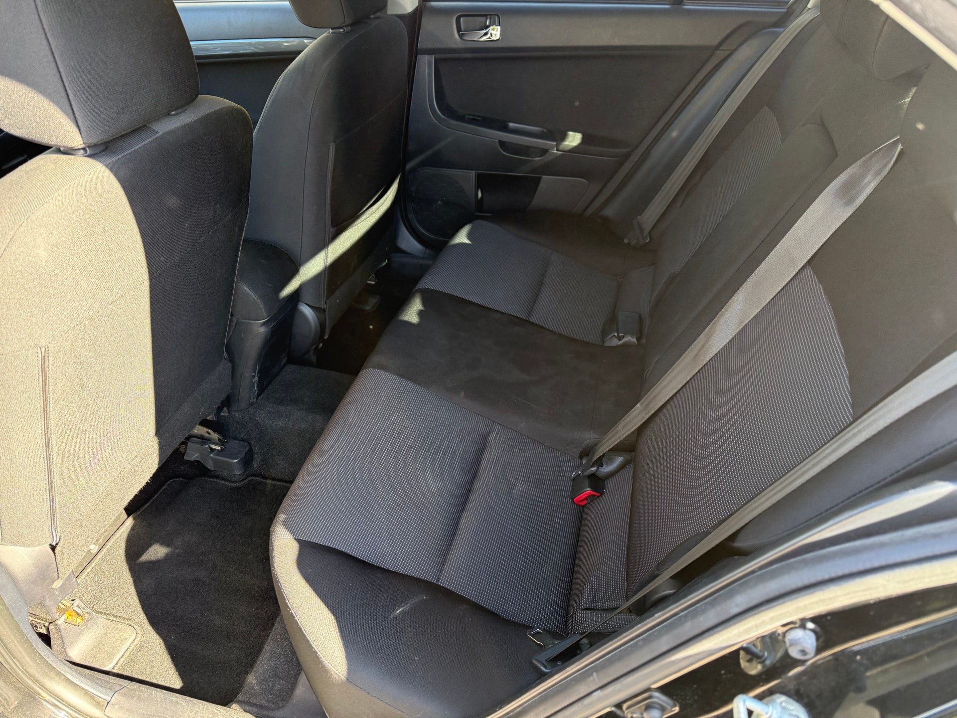 MITSUBISHI Lancer Sportback 1.8 Invite-image-8