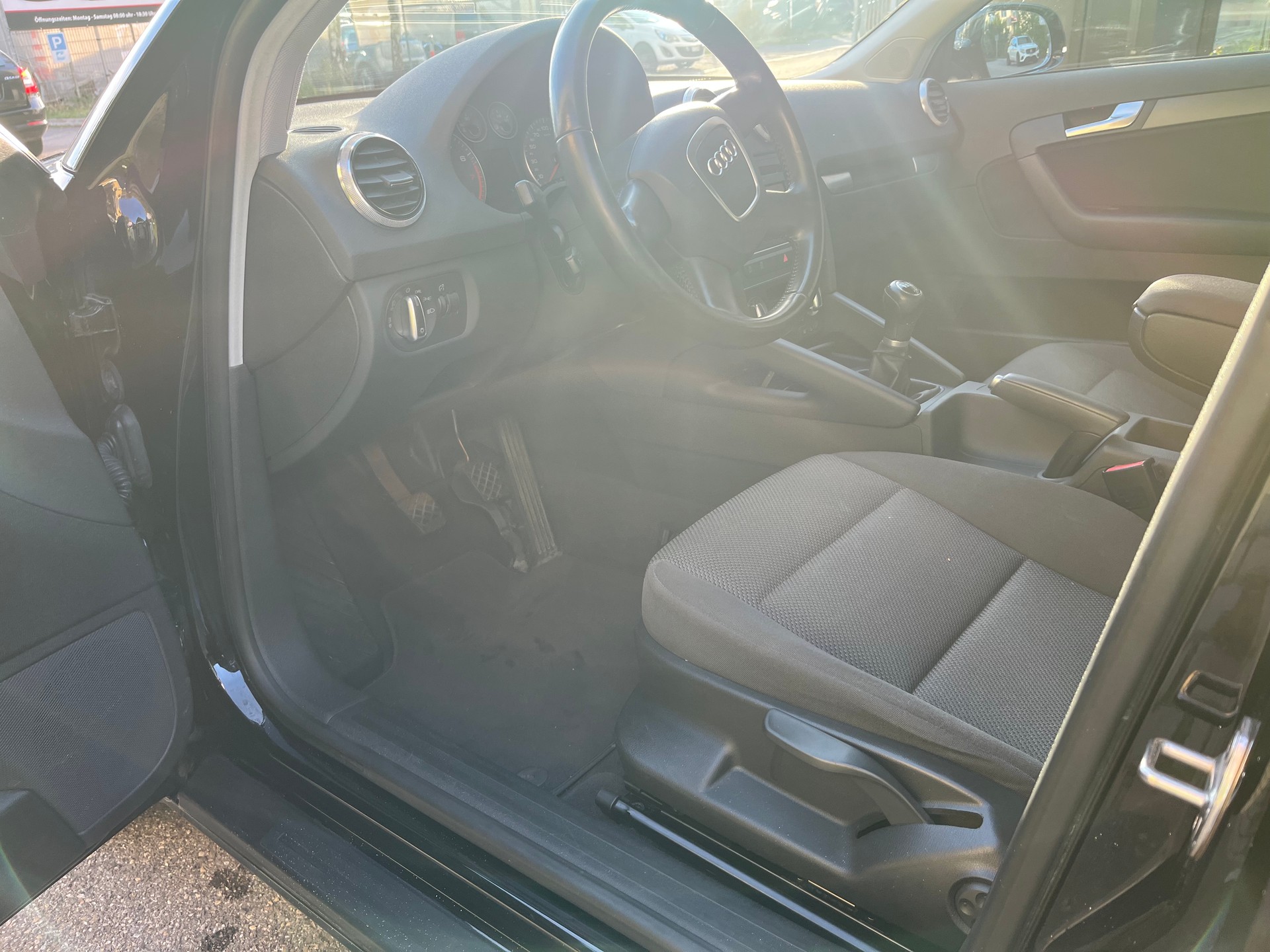 AUDI A3 Sportback 1.2 TFSI Ambiente-image-8