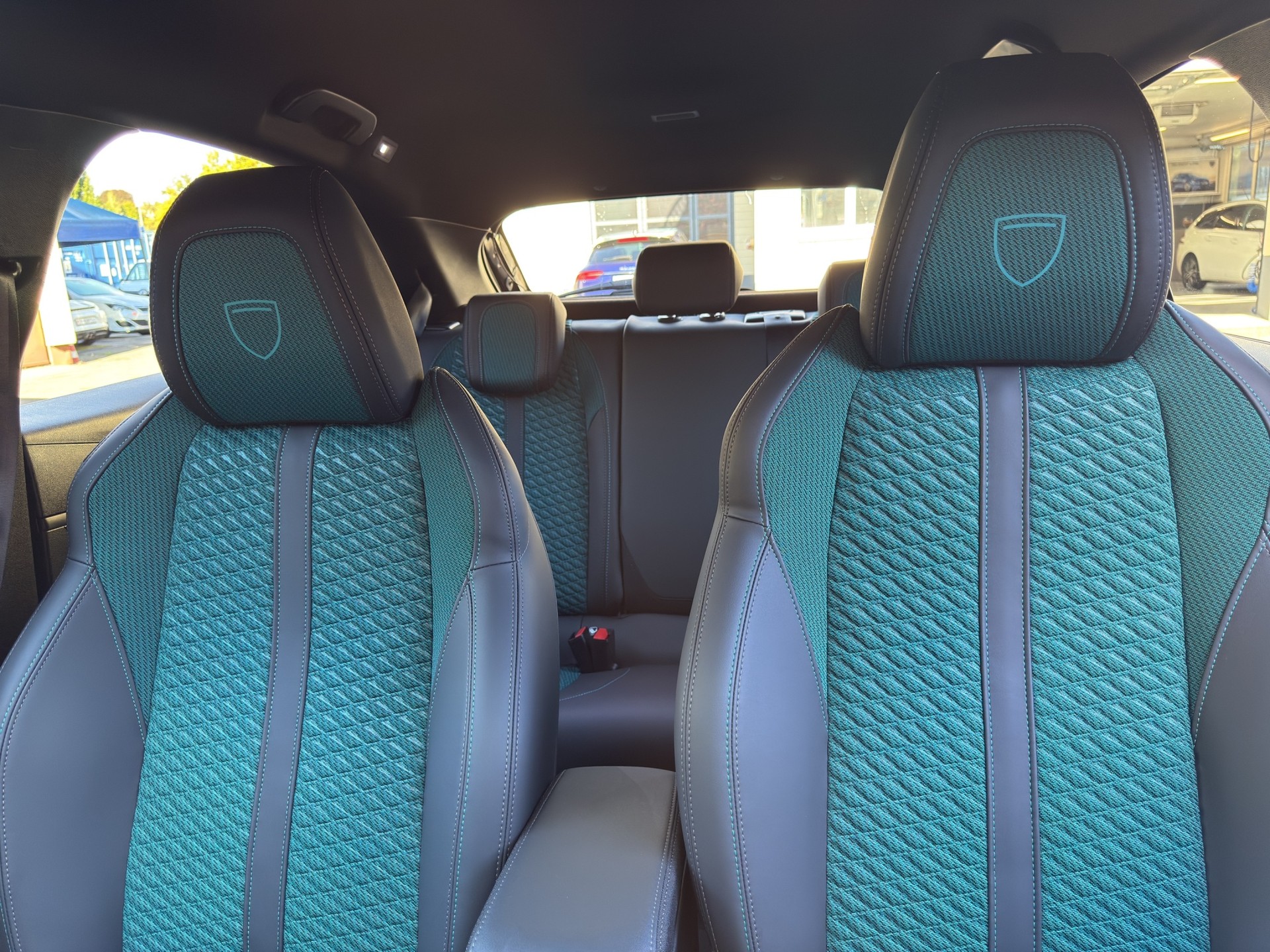 PEUGEOT 208 1.2 Hybrid Envy-image-10