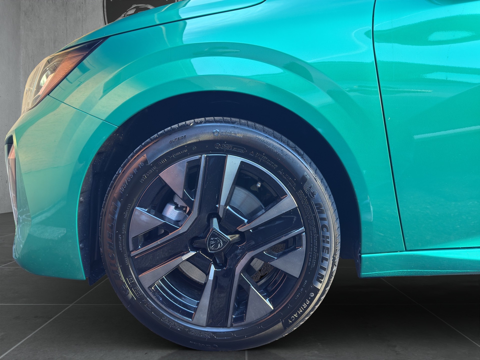 PEUGEOT 208 1.2 Hybrid Envy-image-20