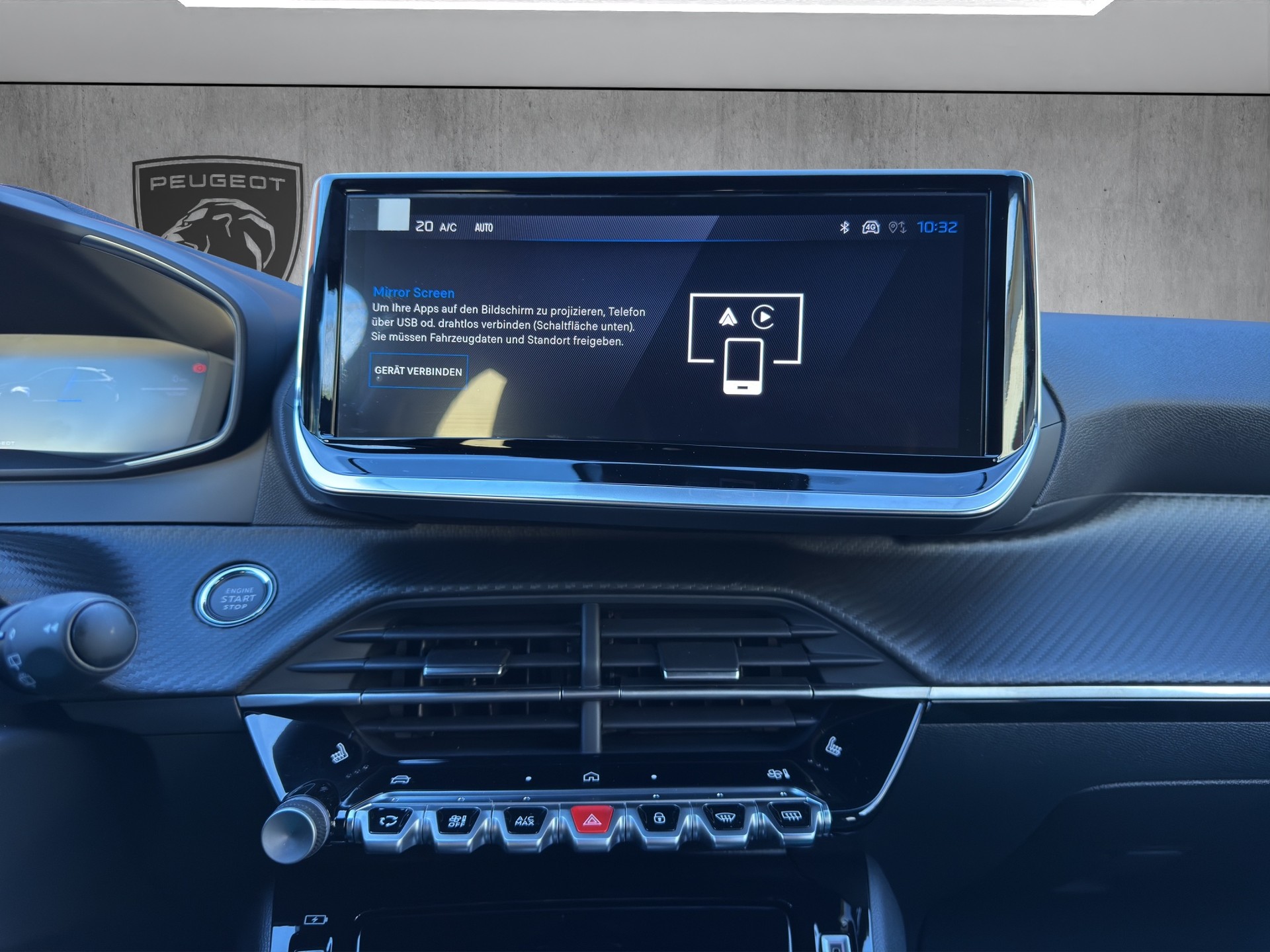 PEUGEOT 208 1.2 Hybrid Envy-image-15
