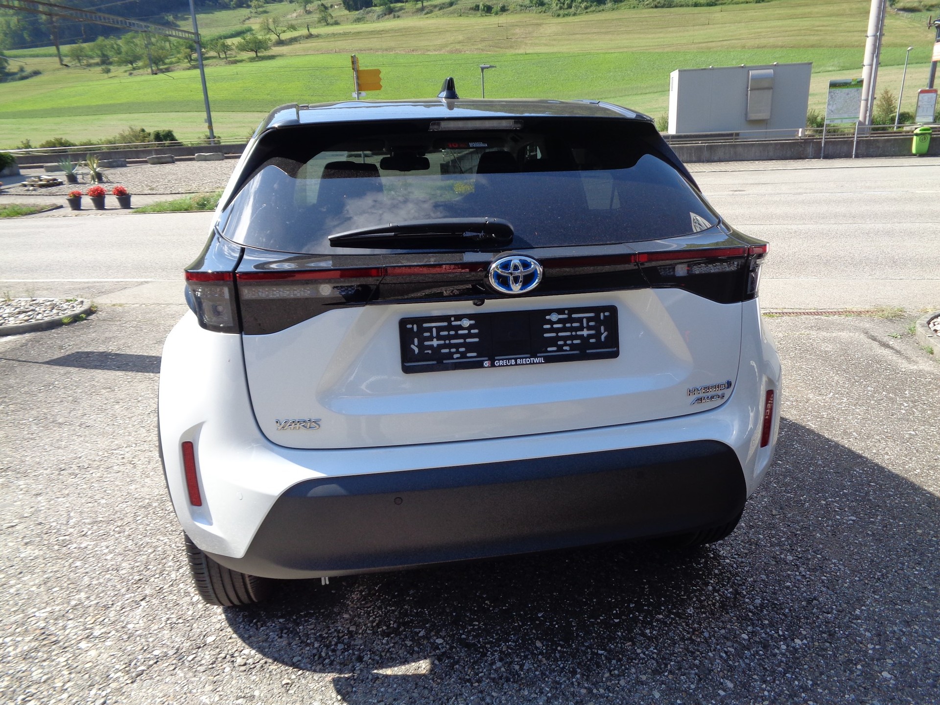 TOYOTA Yaris Cross 1.5 Elegant e-CVT AWDi-image-2