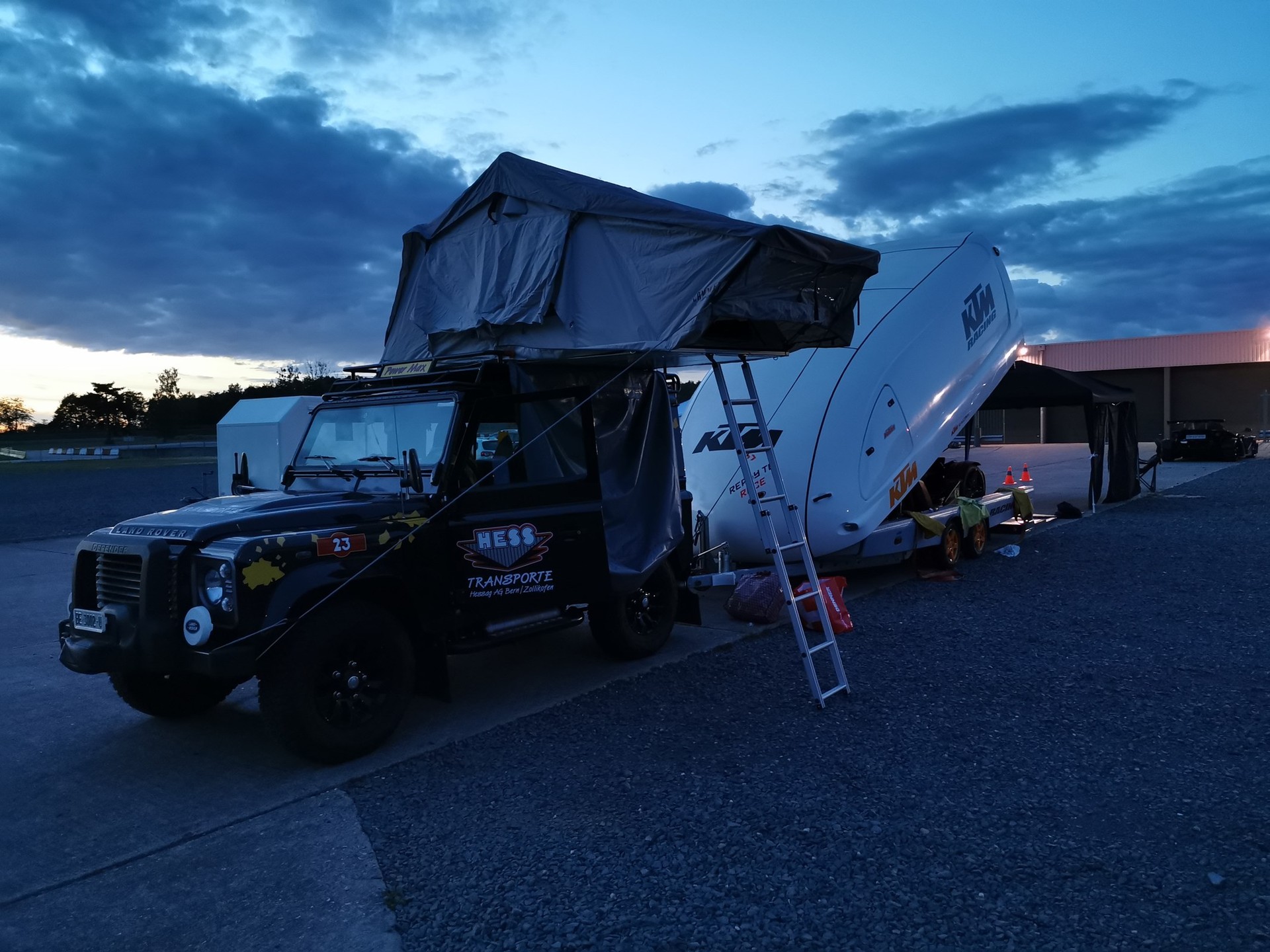 LAND ROVER Defender 90 2.2 TD4 Station Wagon-image-1