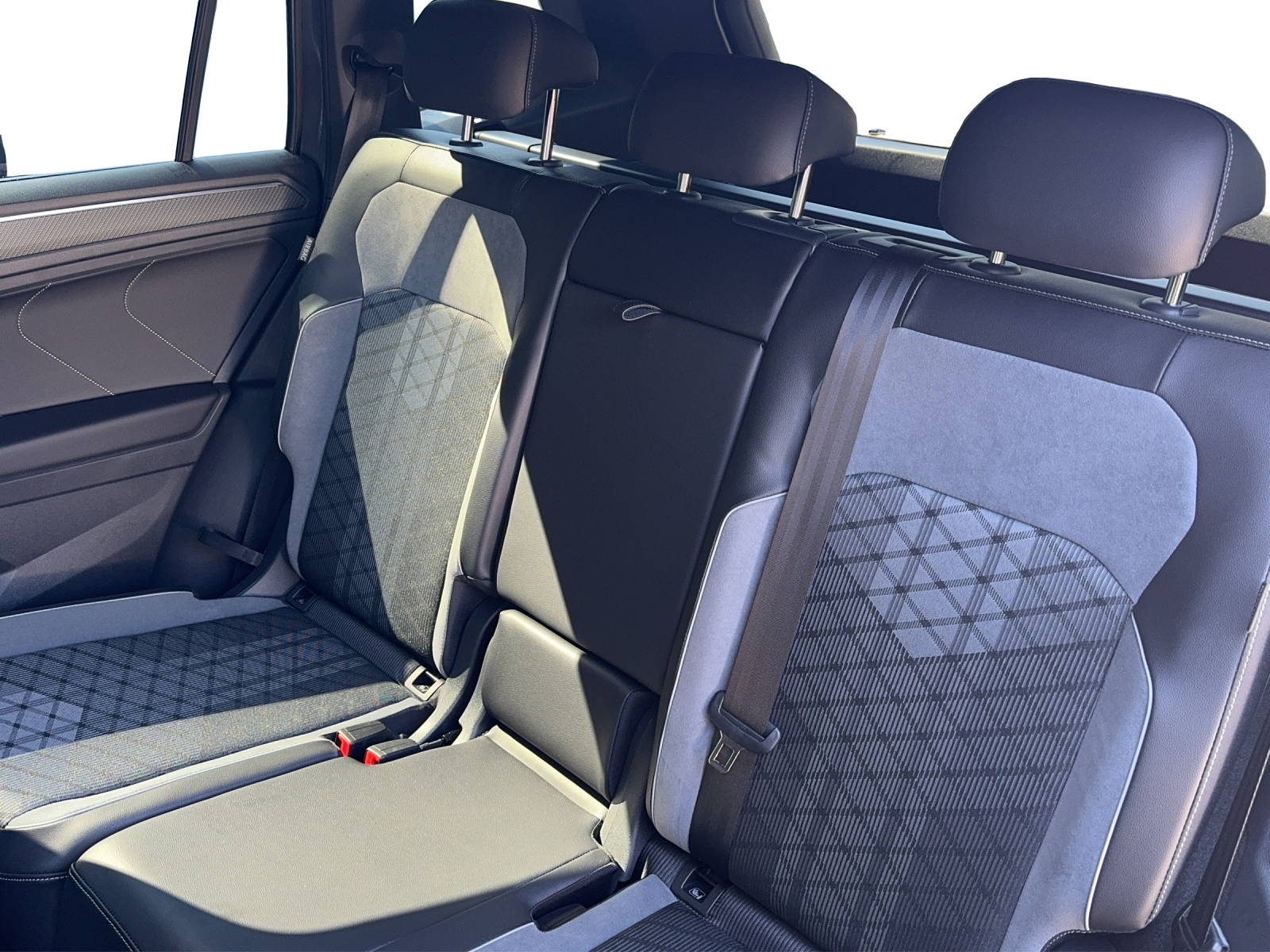 VW Tiguan Allspace 2.0TSI R-Line 4Motion DSG-image-14