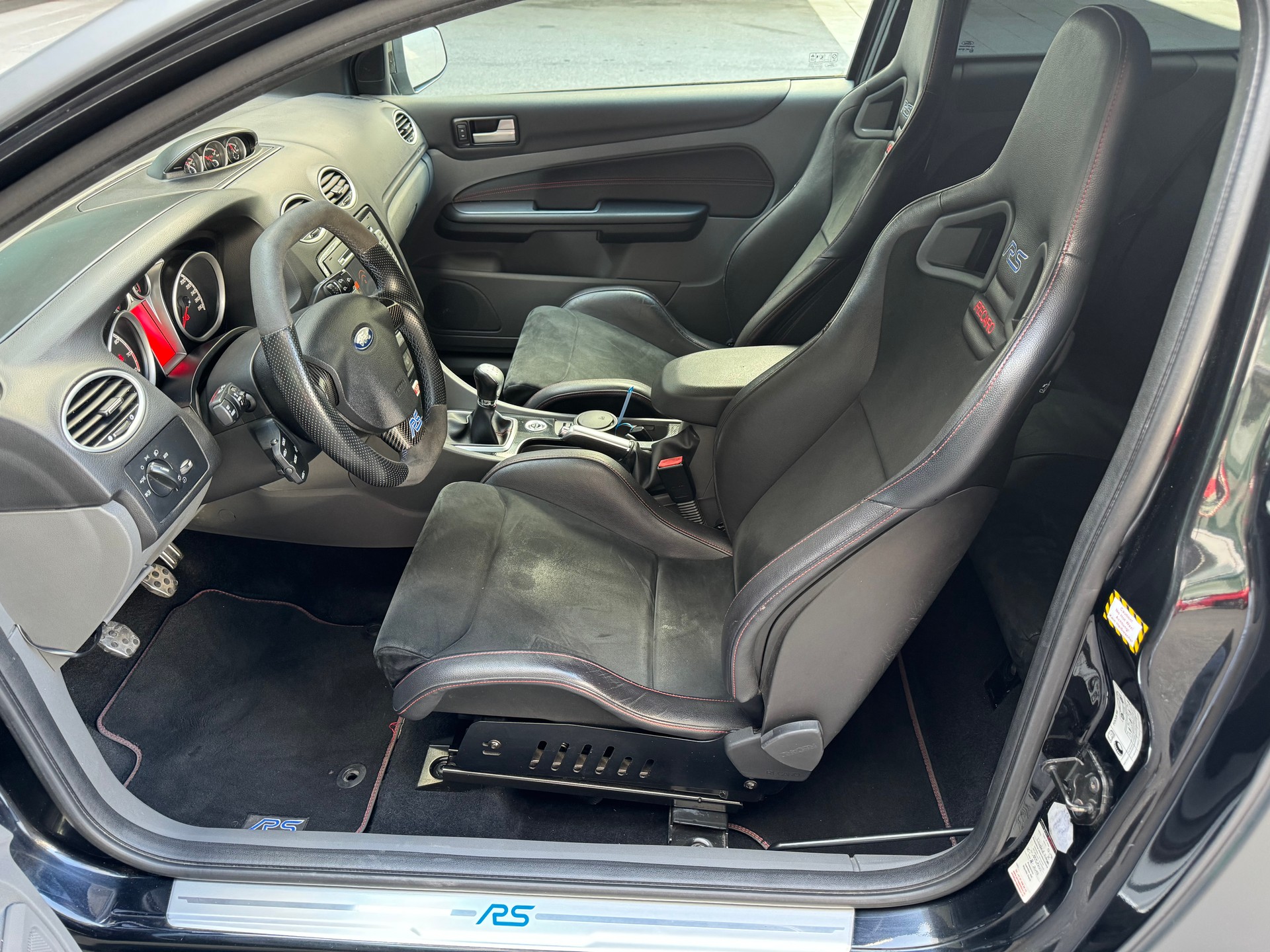 FORD Focus 2.5 Turbo RS500-image-8