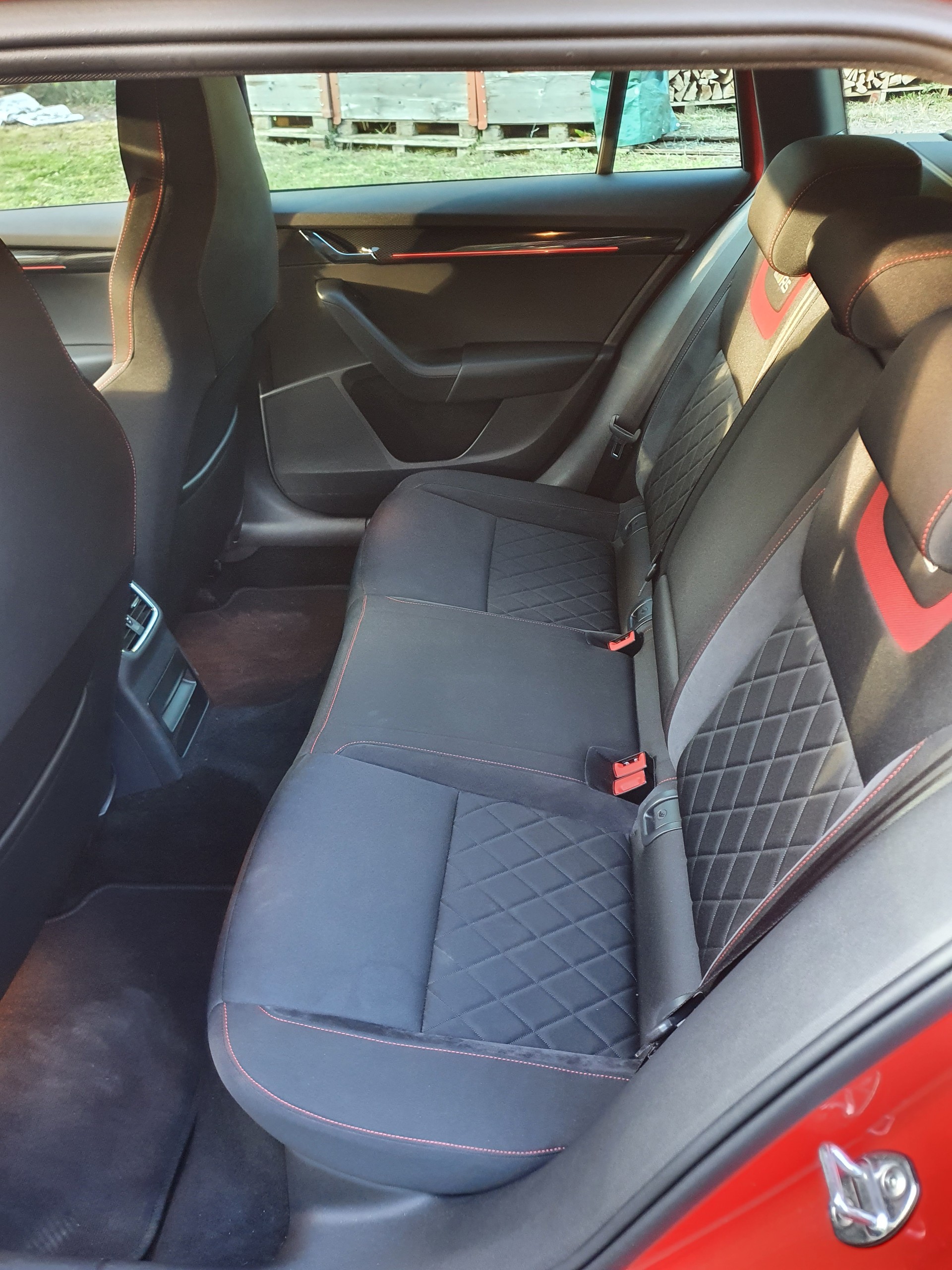 SKODA Octavia 2.0 TDI RS 4x4 DSG-image-4
