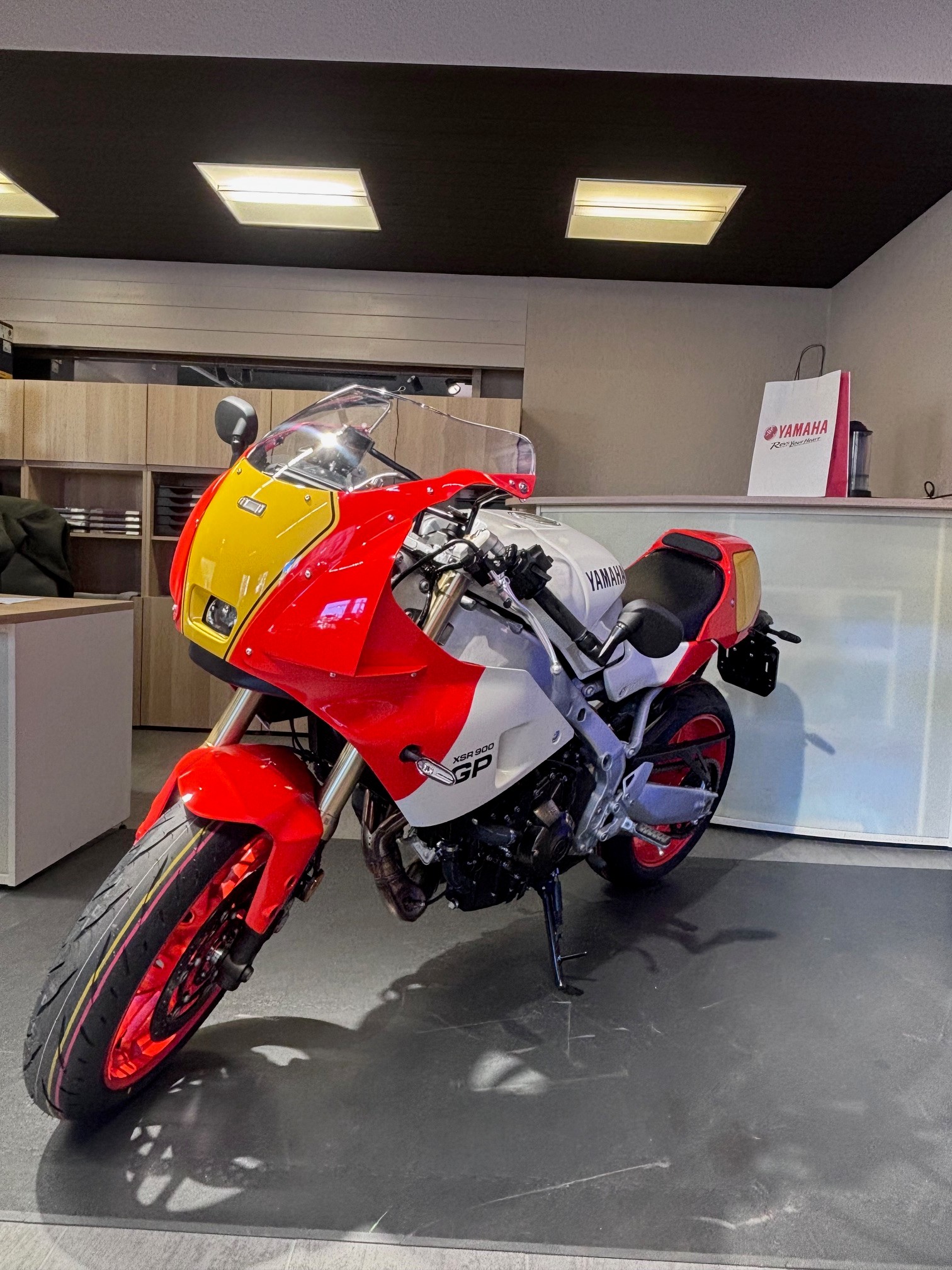 YAMAHA XSR 900 GP-showroom-element-2