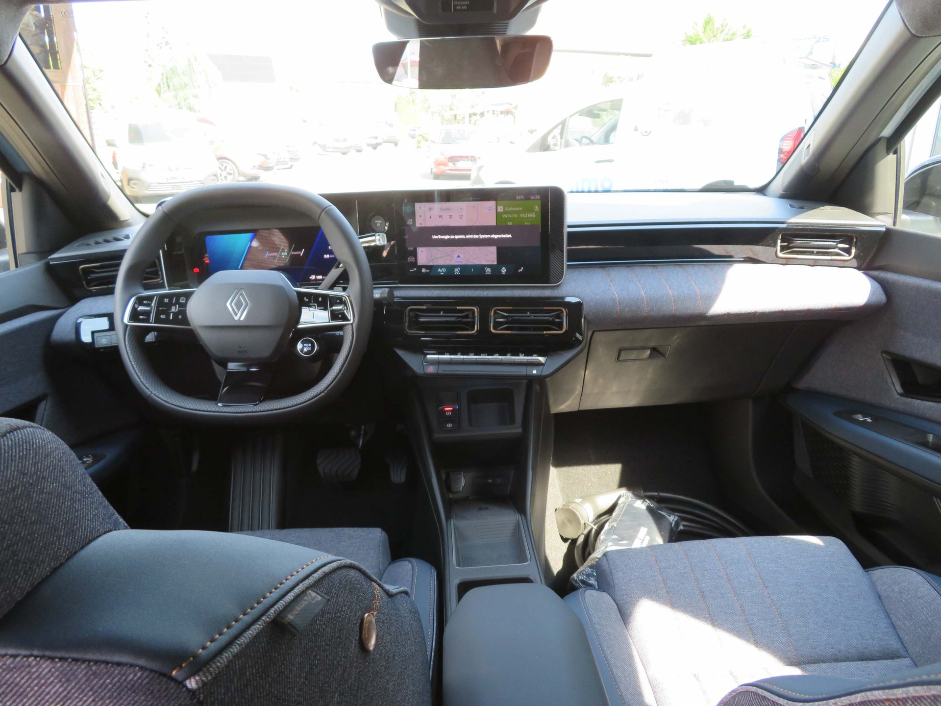 RENAULT 4 E-Tech Comfort Range techno-image-10