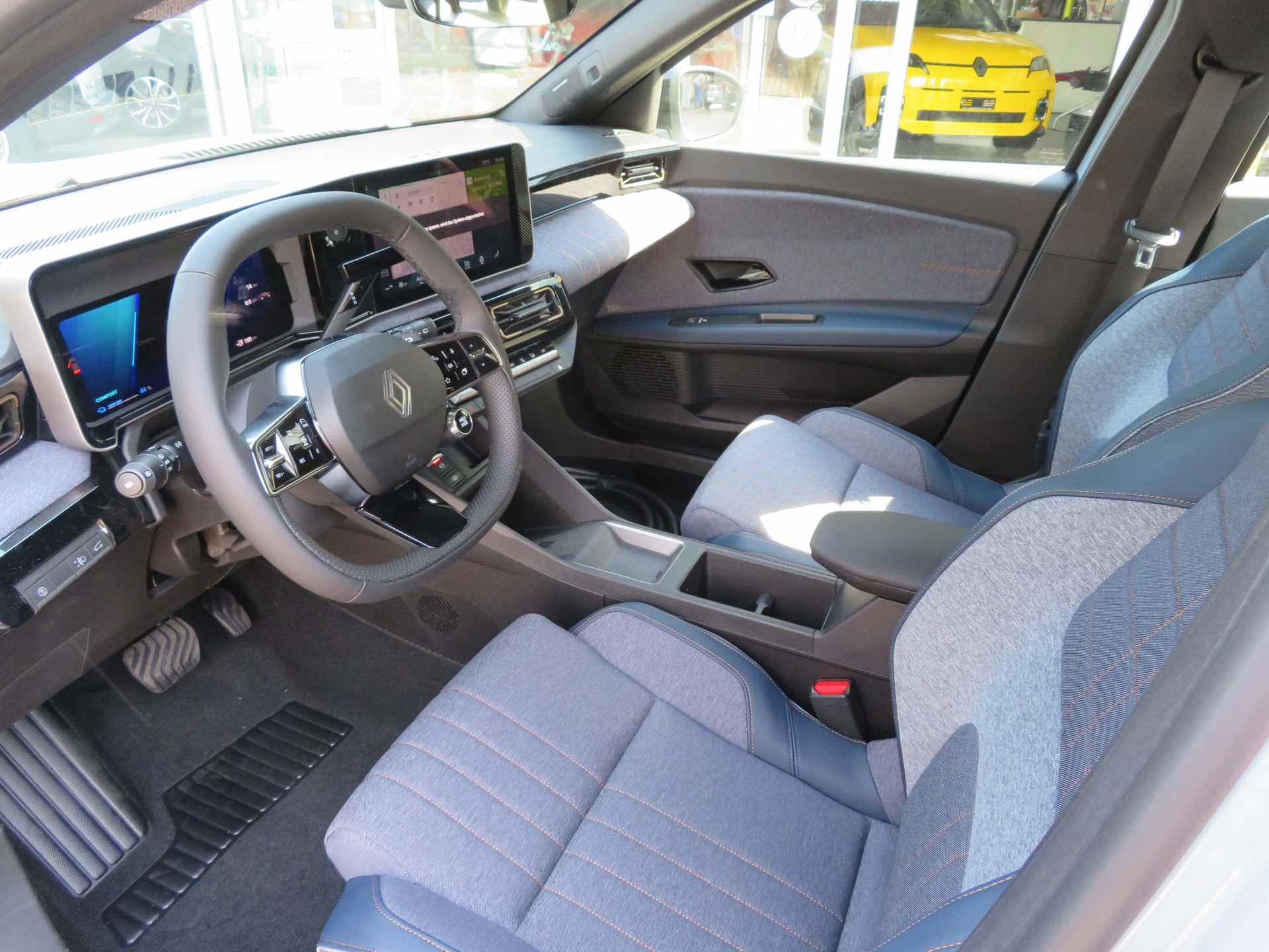 RENAULT 4 E-Tech Comfort Range techno-image-9