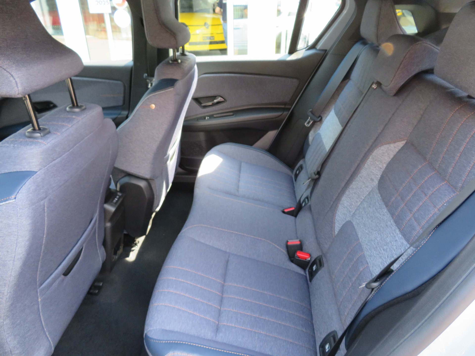 RENAULT 4 E-Tech Comfort Range techno-image-11