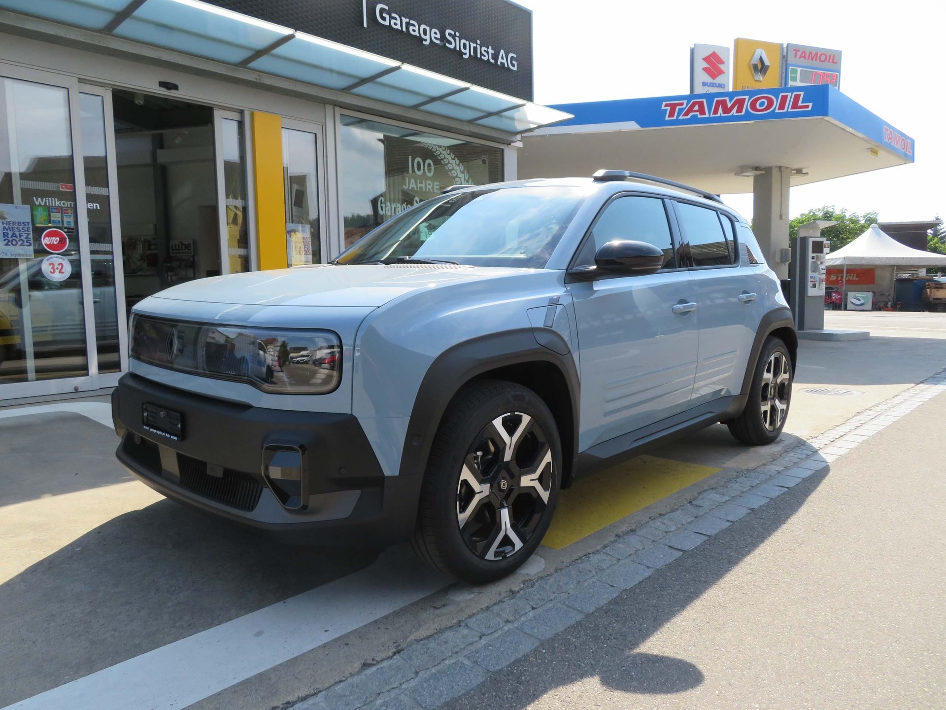 RENAULT 4 E-Tech Comfort Range techno-showroom-element-1