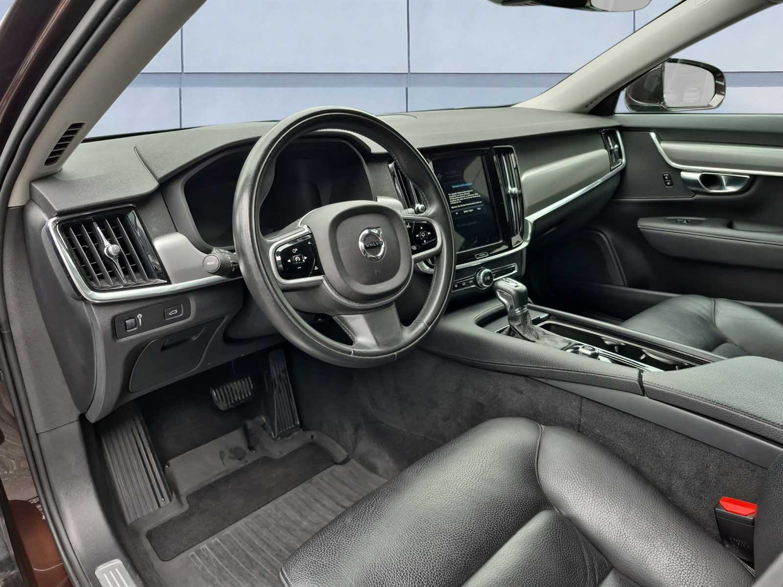 VOLVO V90 2.0 T4 Momentum-image-10
