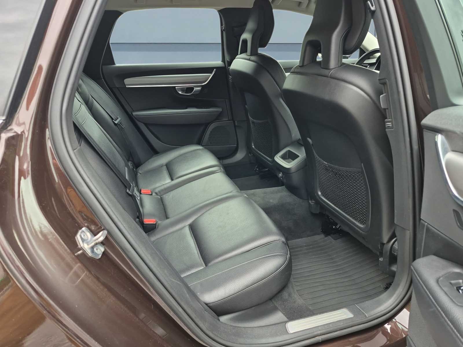 VOLVO V90 2.0 T4 Momentum-image-13