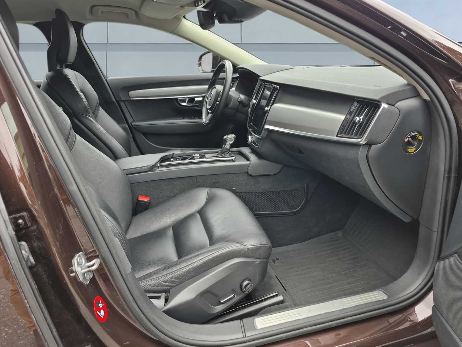 VOLVO V90 2.0 T4 Momentum-image-12