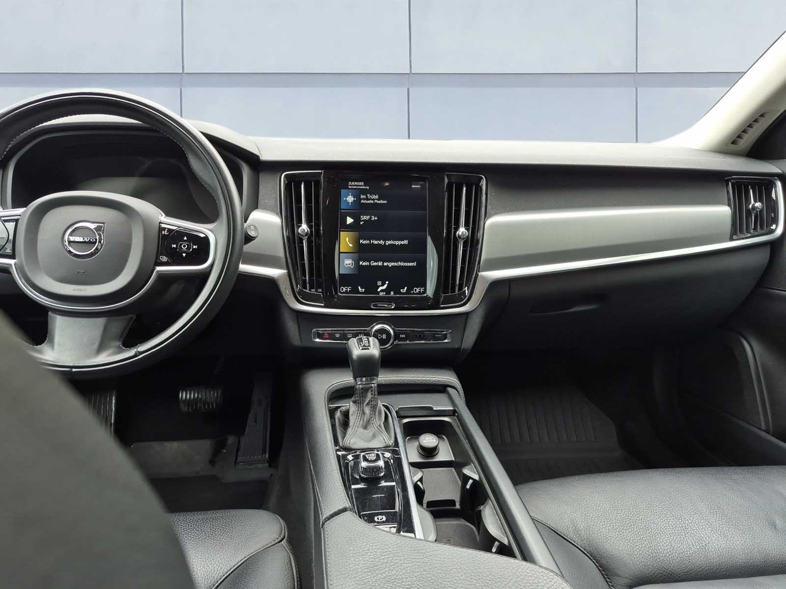 VOLVO V90 2.0 T4 Momentum-image-11