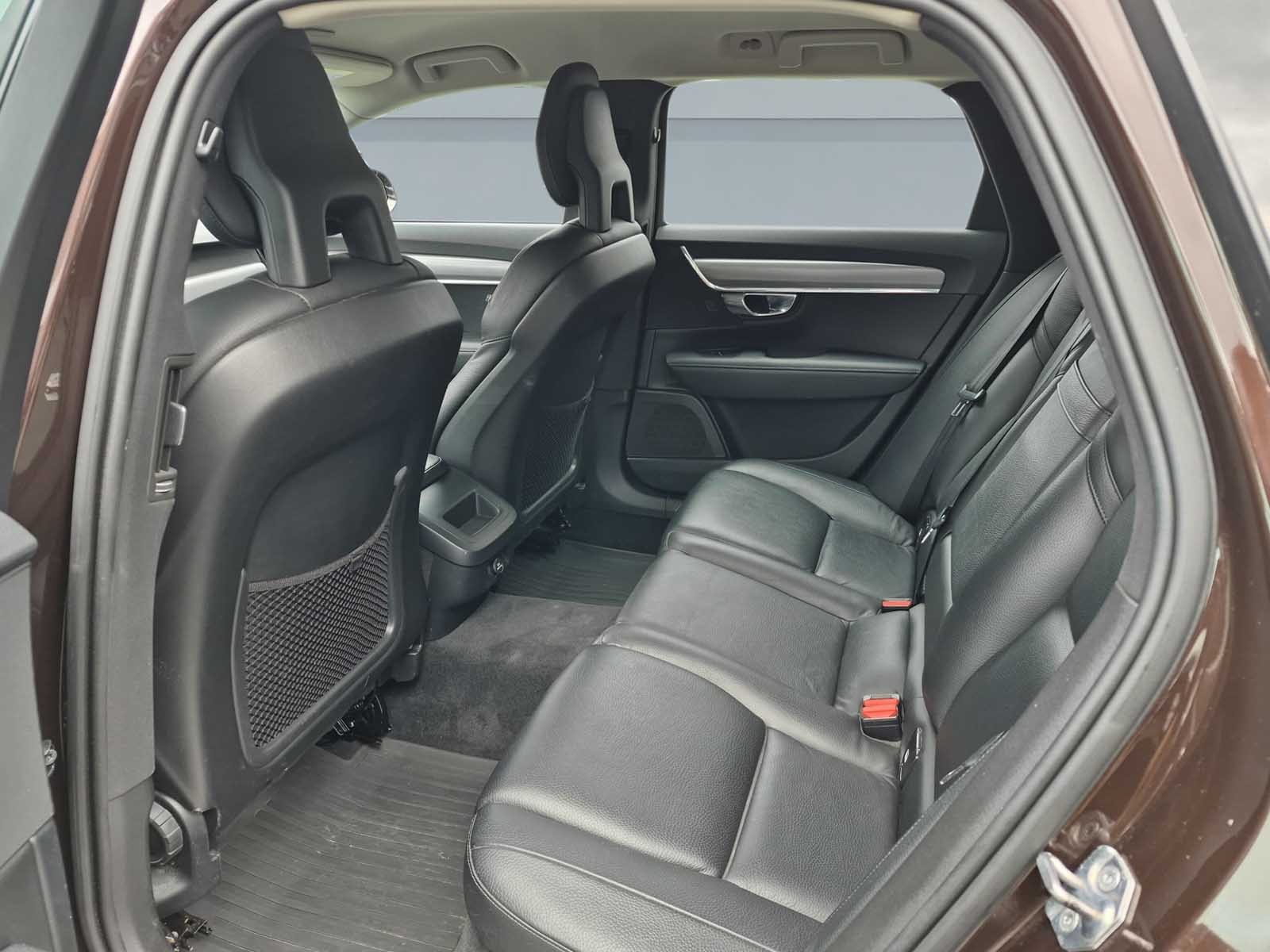 VOLVO V90 2.0 T4 Momentum-image-14