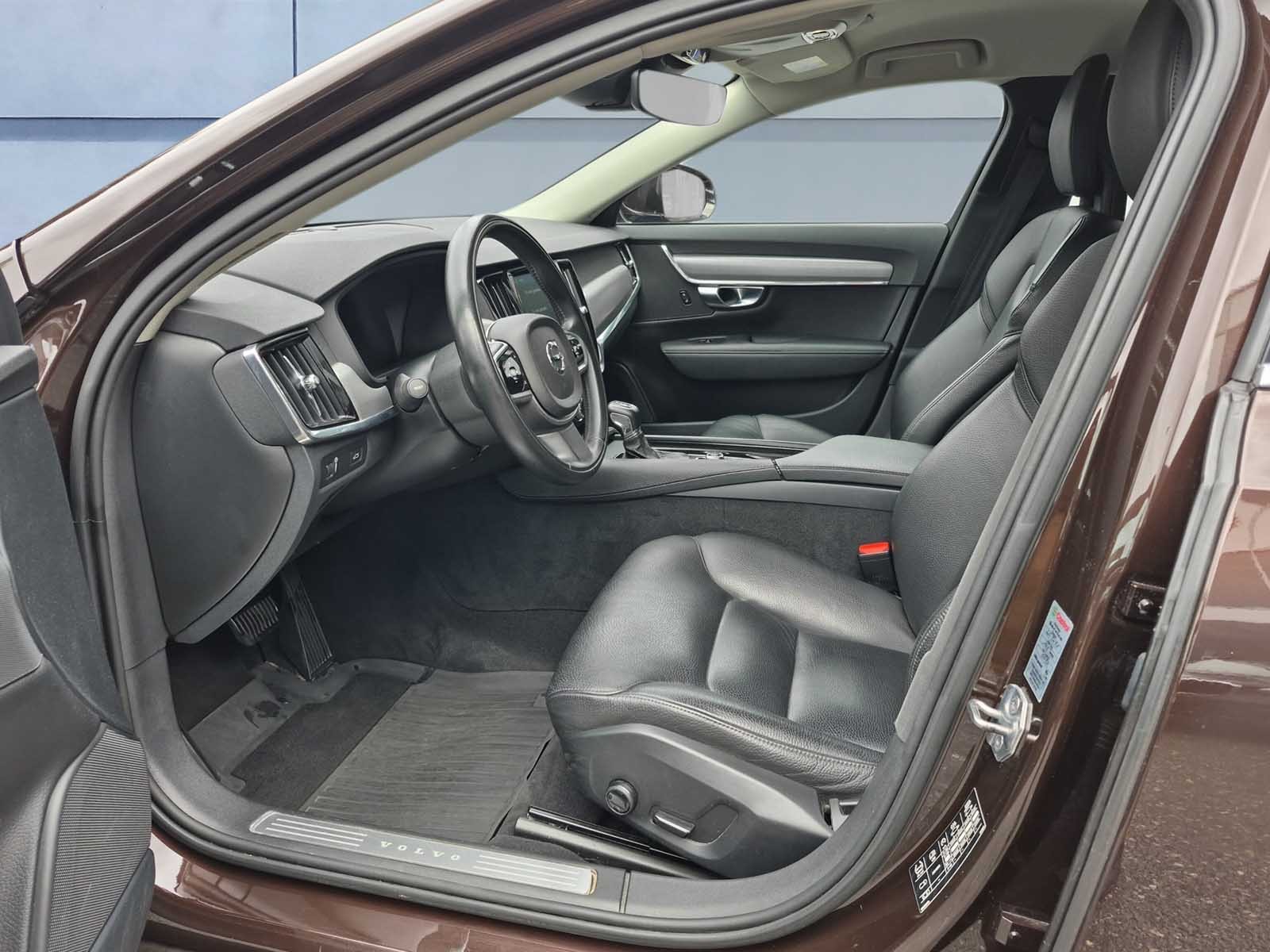 VOLVO V90 2.0 T4 Momentum-image-9