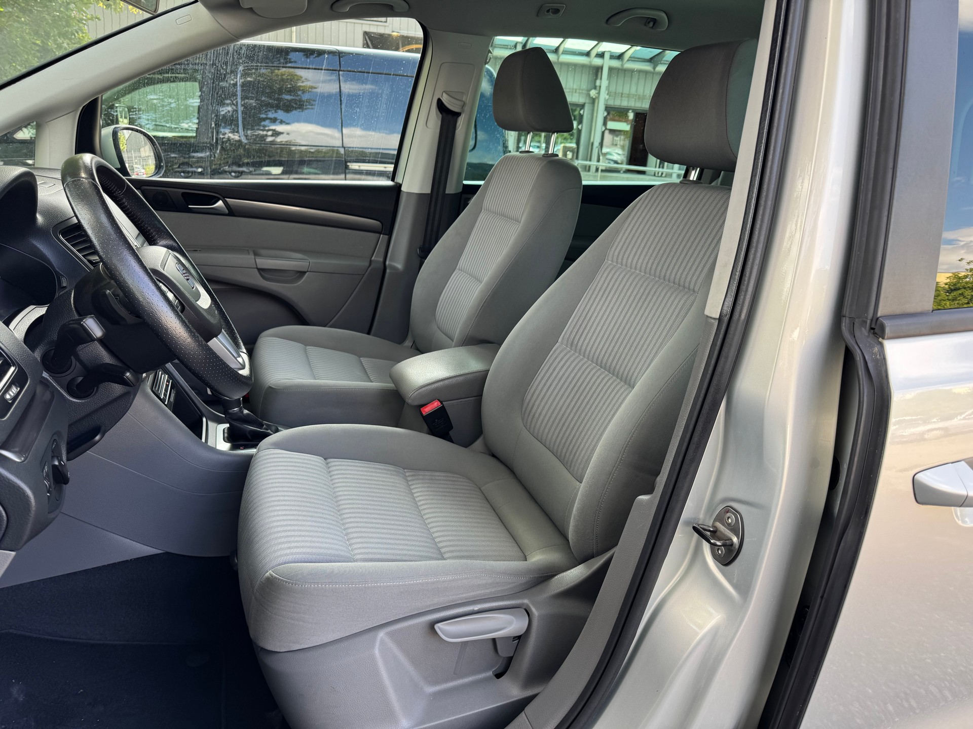SEAT Alhambra 2.0 TDI Reference Eco DSG ** Navigation ** PDC V+H ** Rückfahrkamera ** MF-Lenkrad, Tempomat, **-image-6