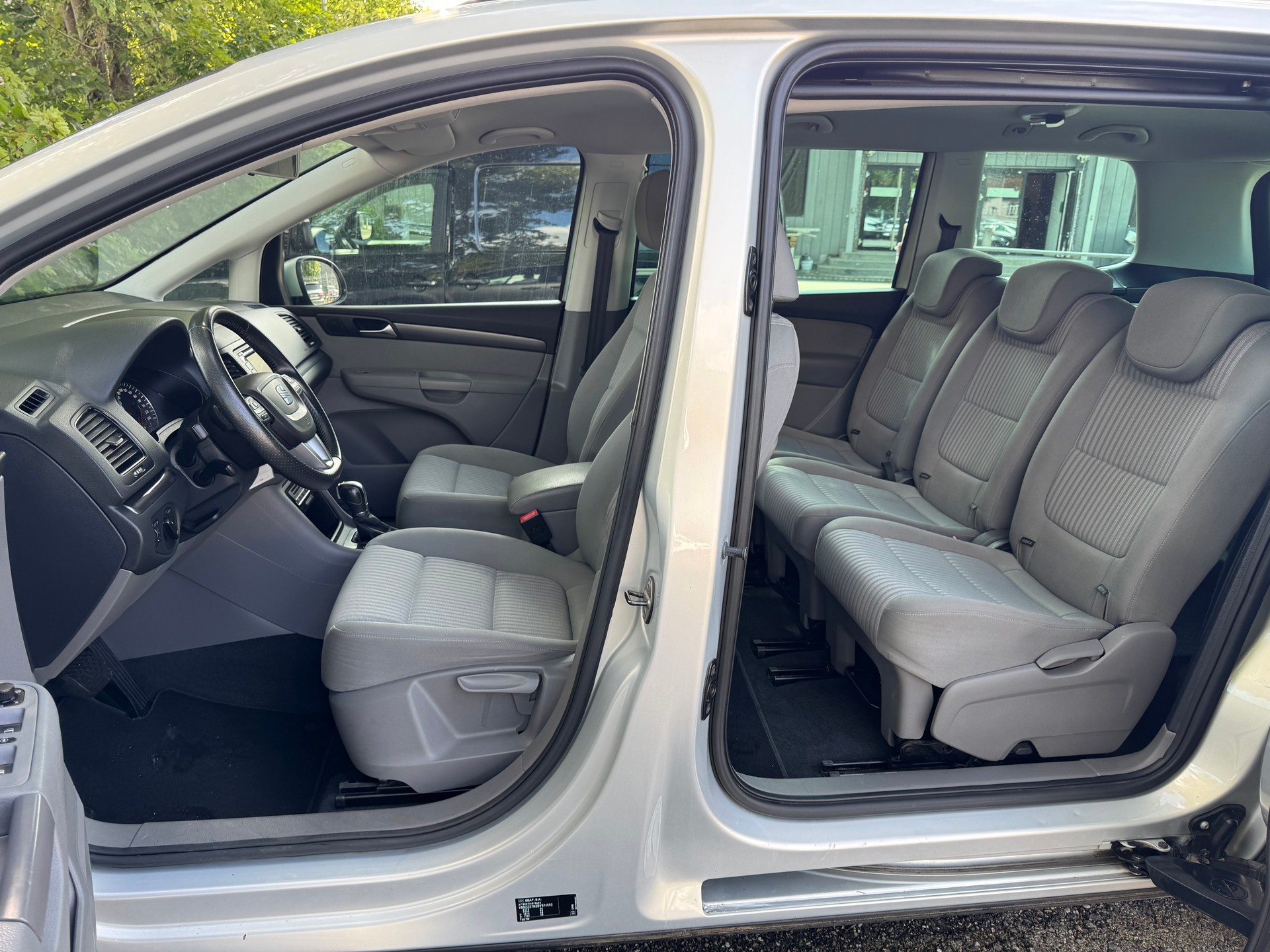 SEAT Alhambra 2.0 TDI Reference Eco DSG ** Navigation ** PDC V+H ** Rückfahrkamera ** MF-Lenkrad, Tempomat, **-image-2