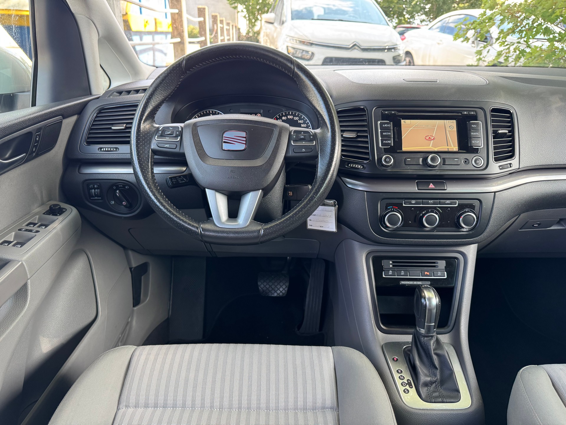 SEAT Alhambra 2.0 TDI Reference Eco DSG ** Navigation ** PDC V+H ** Rückfahrkamera ** MF-Lenkrad, Tempomat, **-image-3