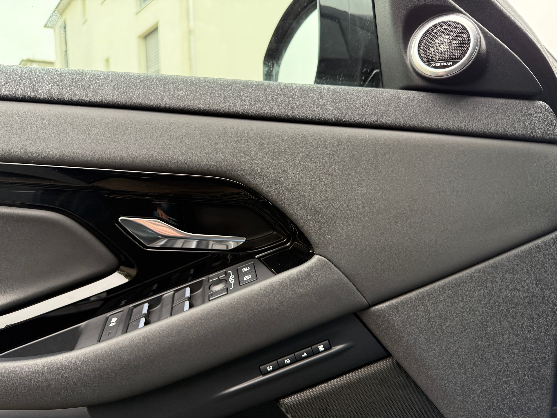 LAND ROVER RANGE ROVER EVOQUE R-DYNAMIC D 200 MHEV HSE AT9*MODELL 2025*EL. PANORAMA-GLASSCHIEBEDACH*5 JAHRE/150000 KM HERSTELLERGARANTIE*-image-14
