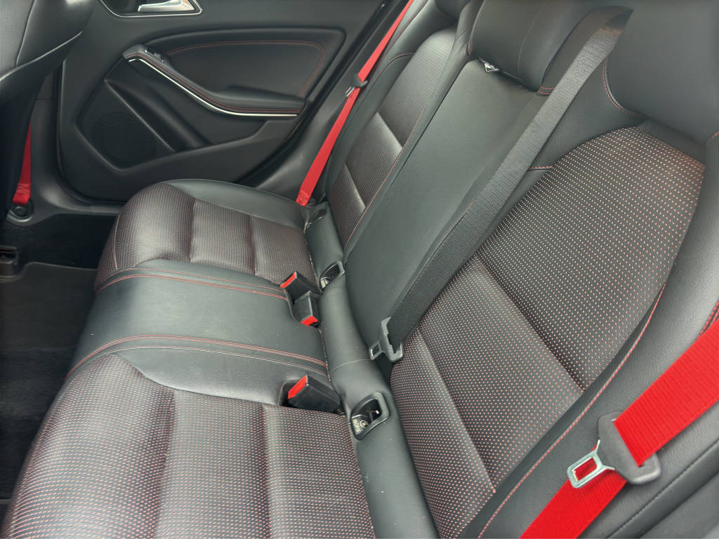 MERCEDES-BENZ A 250 Sport AMG Line-image-9