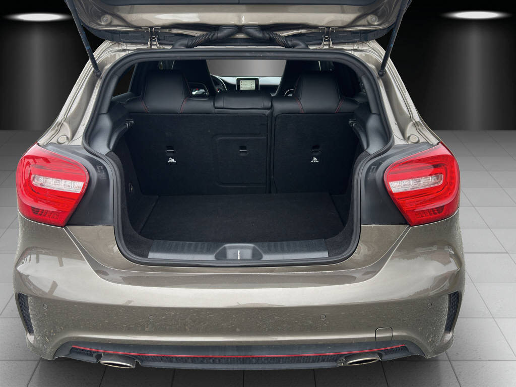 MERCEDES-BENZ A 250 Sport AMG Line-image-13