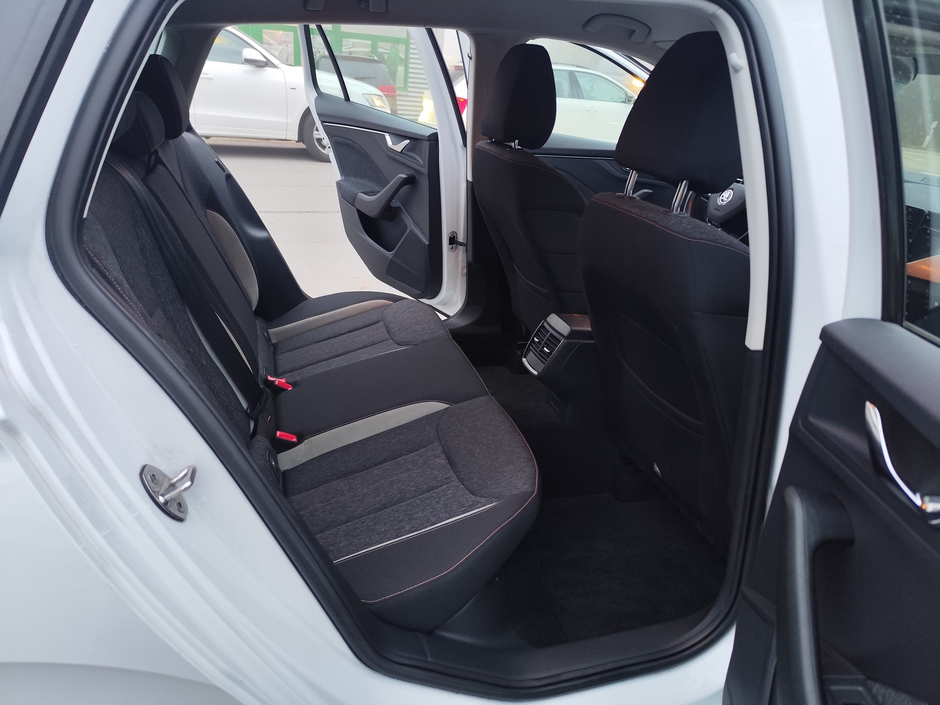 SKODA Scala 1.5 TSI ACT Ambition DSG-image-7