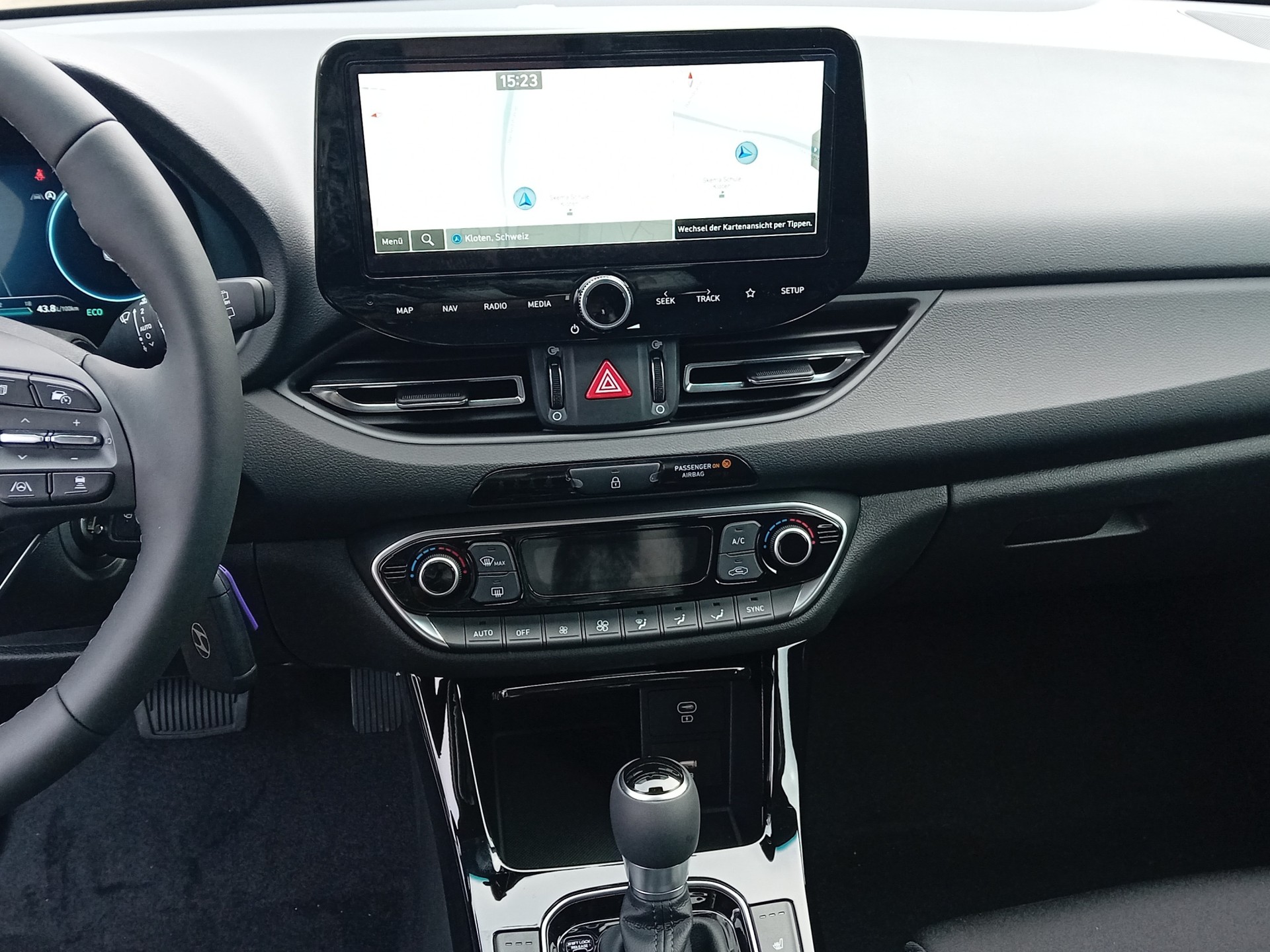 HYUNDAI i30 1.5 T-GDi Amplia-image-8