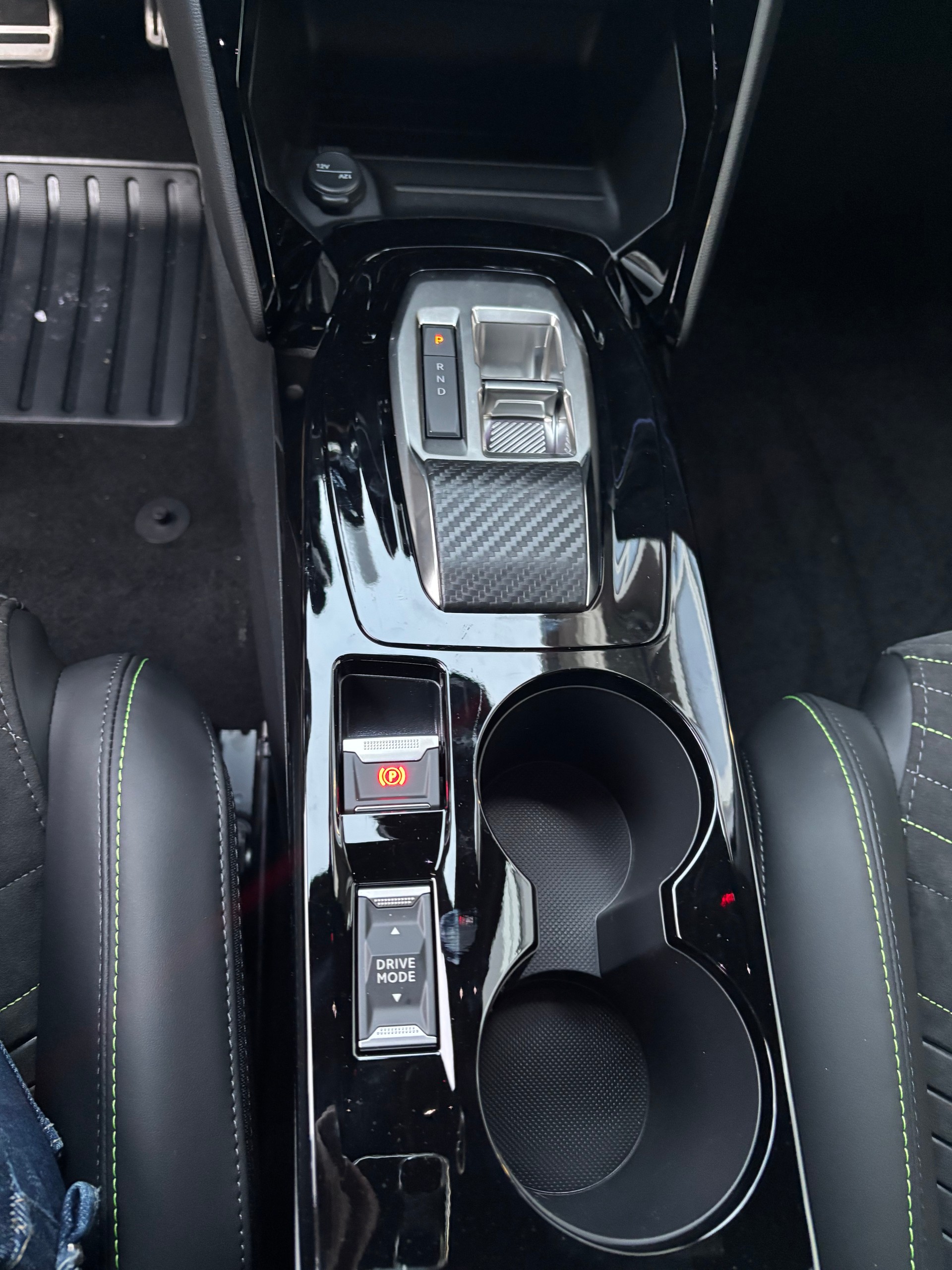 PEUGEOT 2008 1.2 145 MHEV GT-image-7