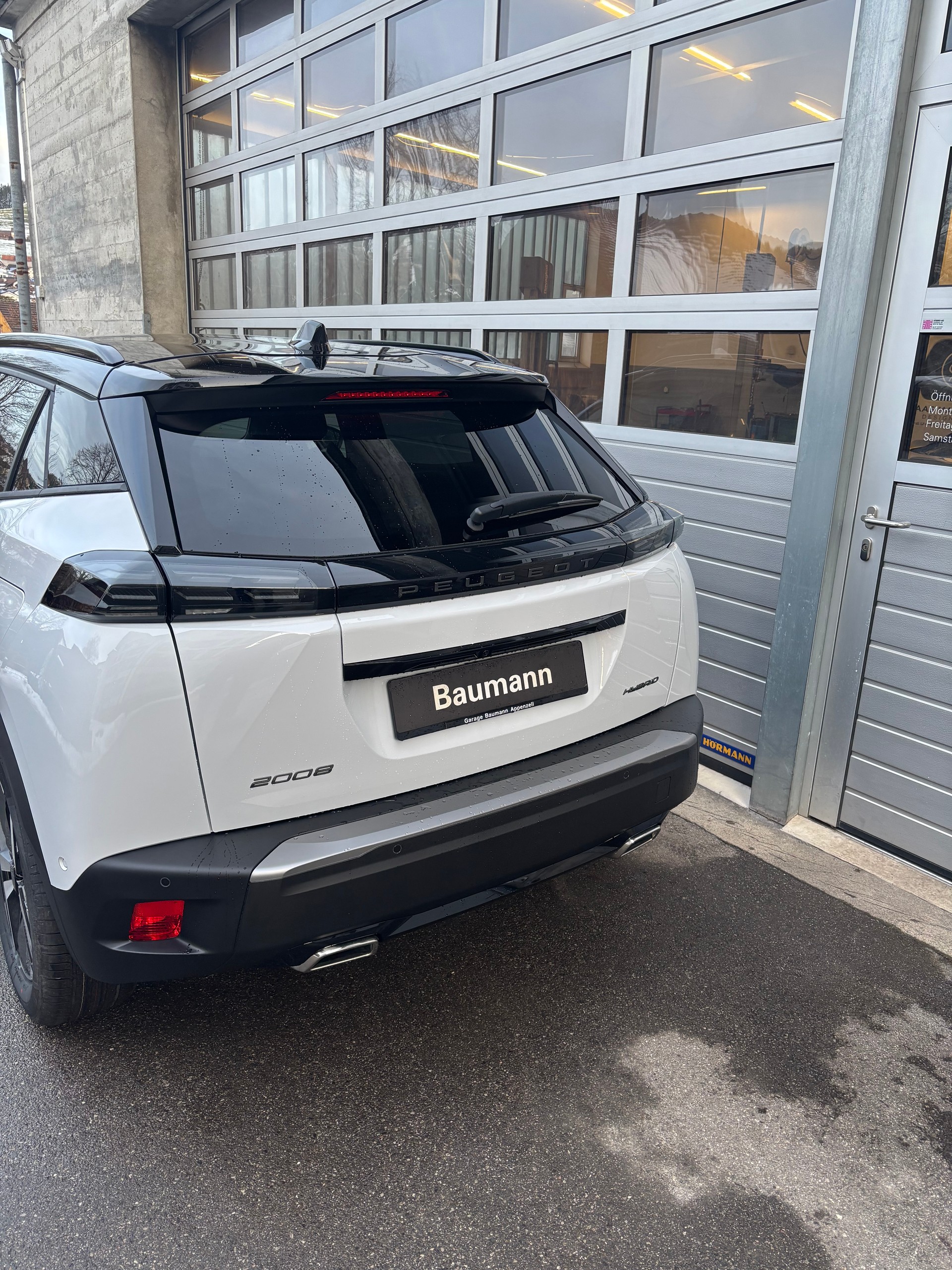 PEUGEOT 2008 1.2 145 MHEV GT-image-2