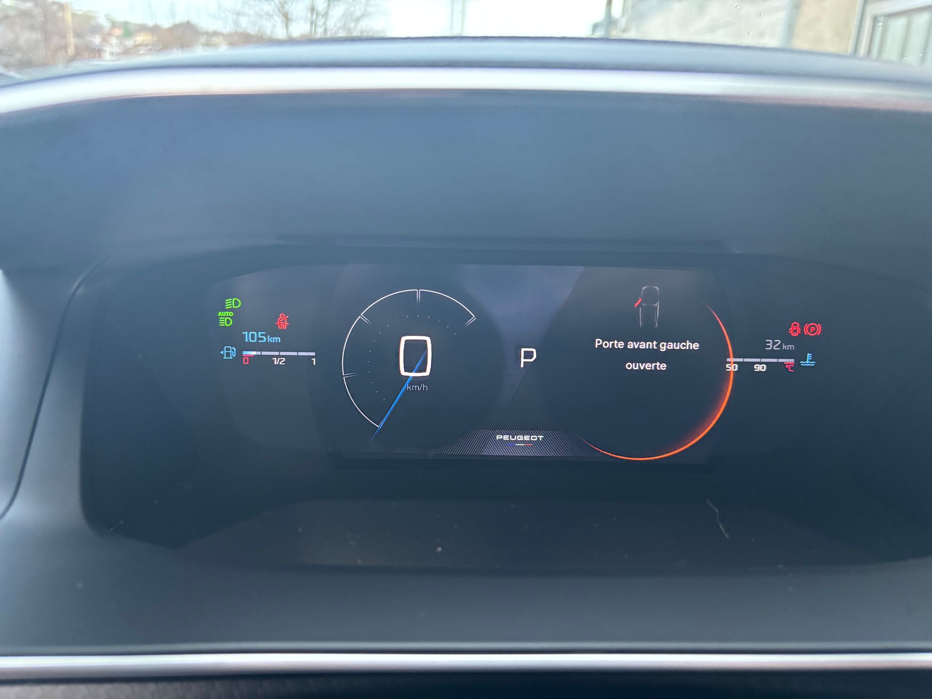 PEUGEOT 2008 1.2 145 MHEV GT-image-8