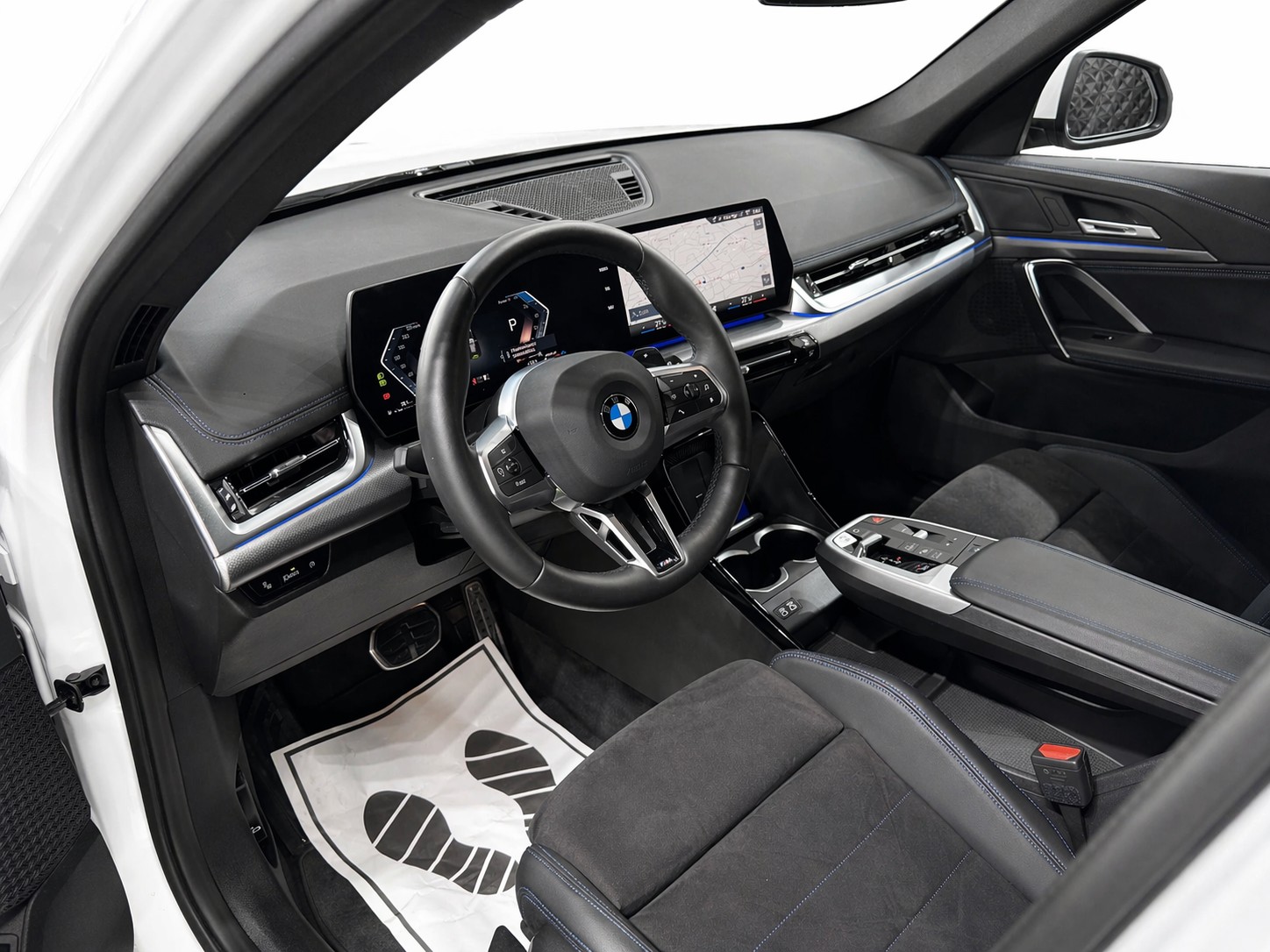 BMW X1 sDrive 18i M Sport * Werksgarantie *-image-8