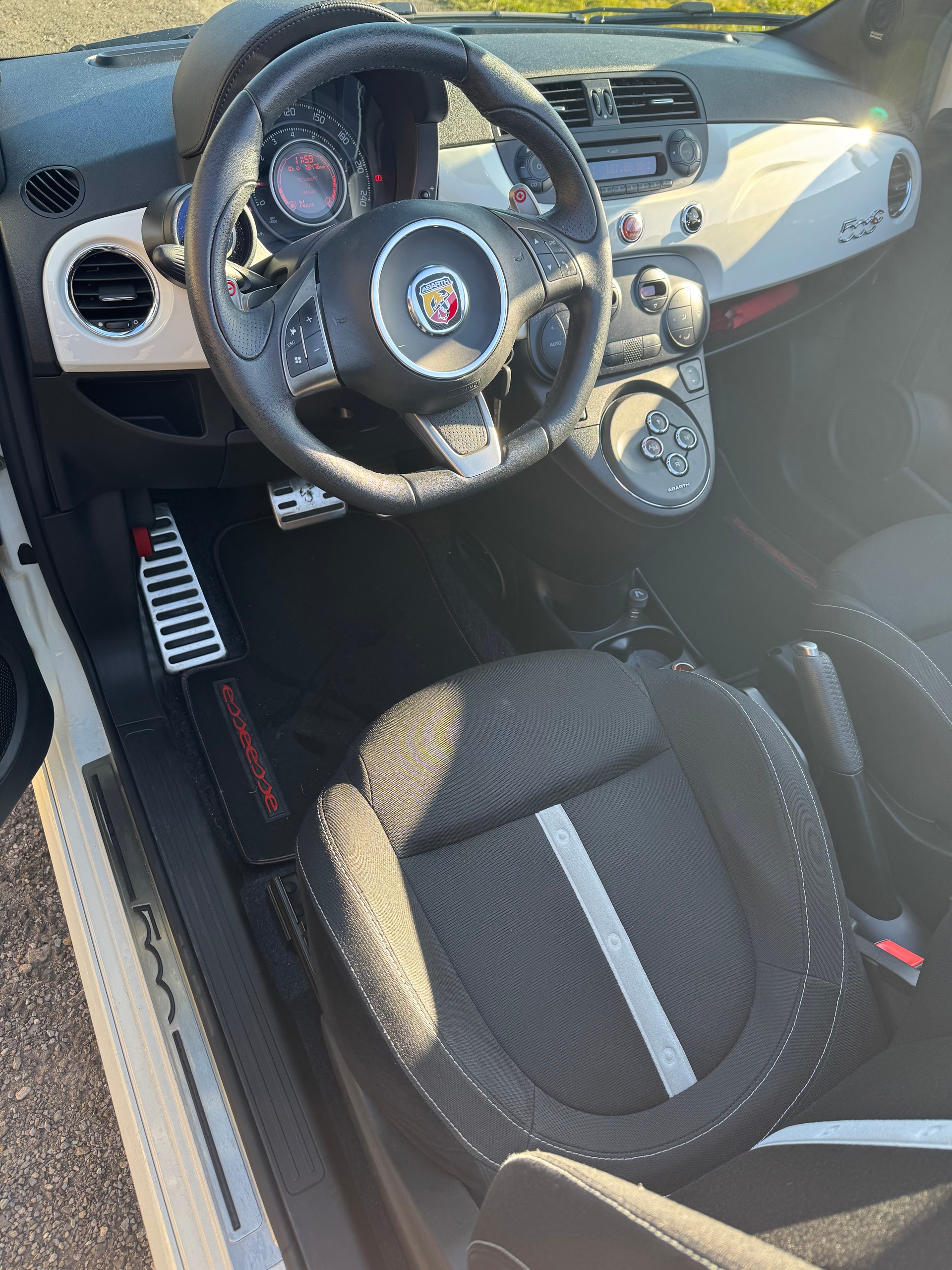 FIAT 500C 1.4 16V Turbo Abarth Dualogic Cabriolet-image-11